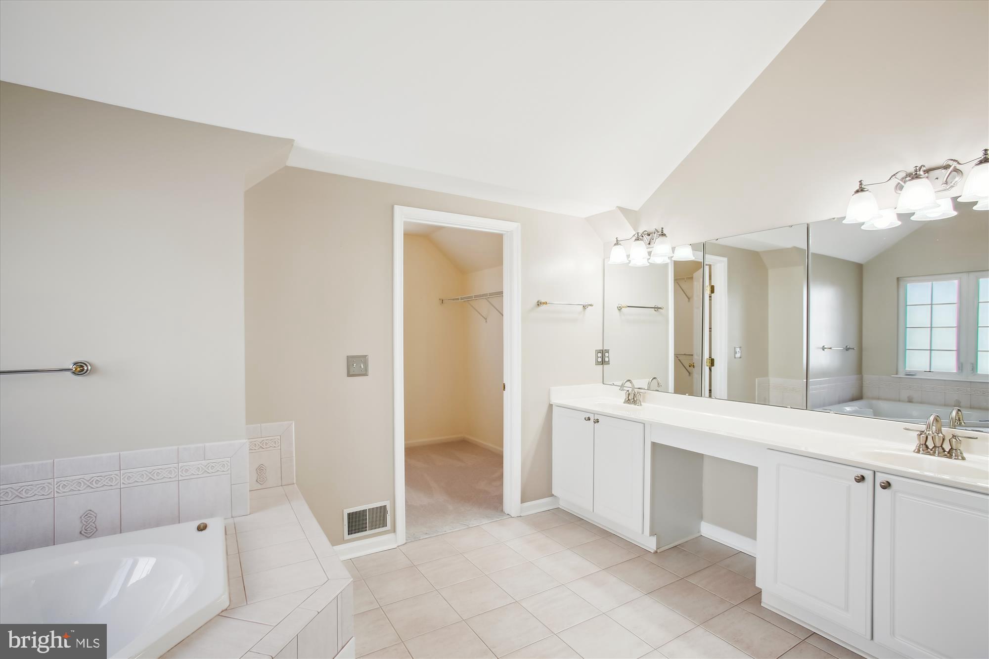 CREST RIDGE ESTATES - Residential