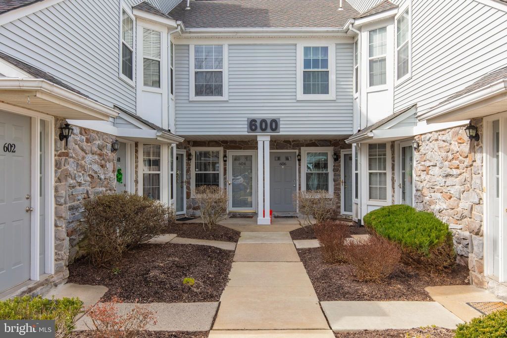 Photo of 604 Mews Drive, SELLERSVILLE, PA 18960 (MLS # PABU2107660)