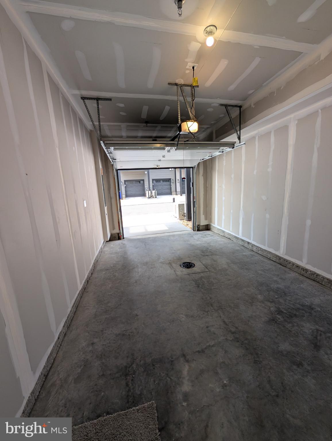 PADDOCK POINTE - Residential Lease