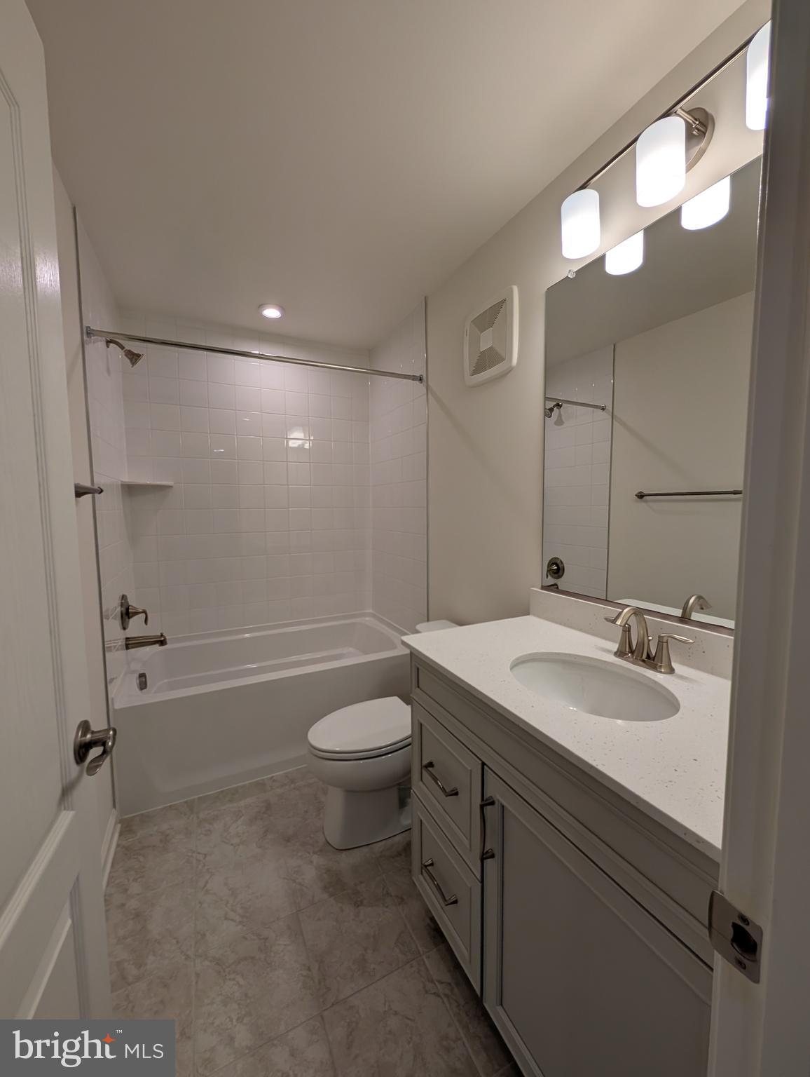 PADDOCK POINTE - Residential Lease