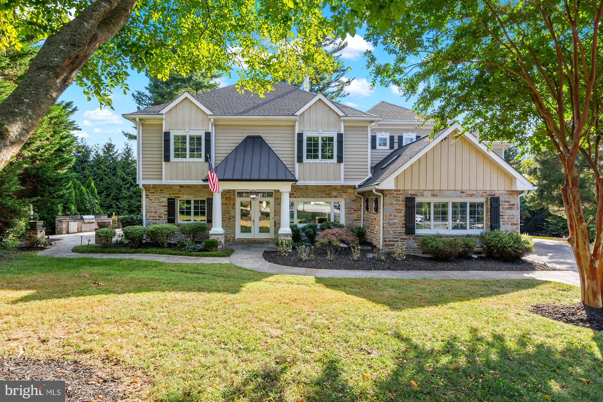 1009 W WIND COURT