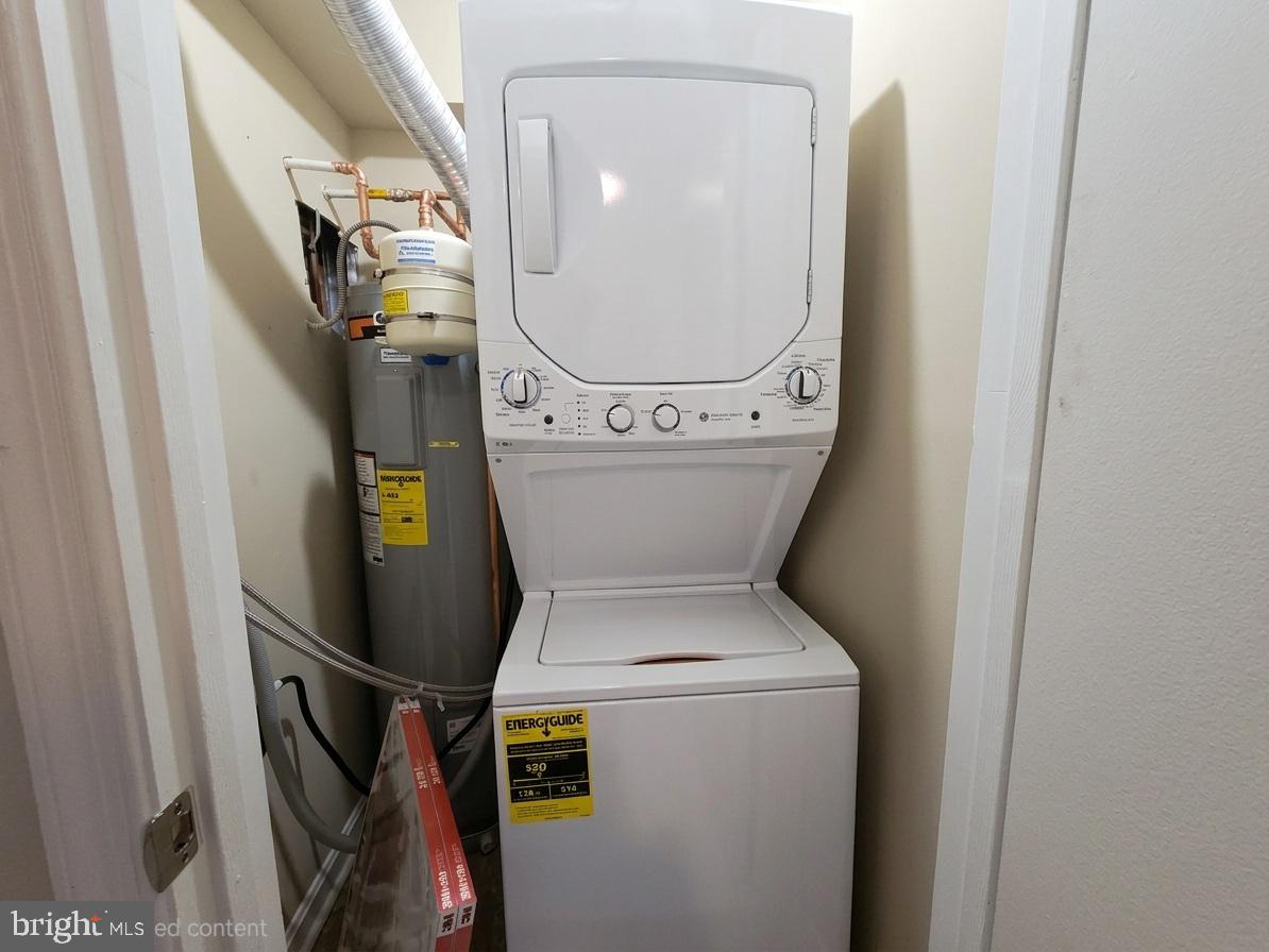 FOUR WINDS AT OAKTON - Residential