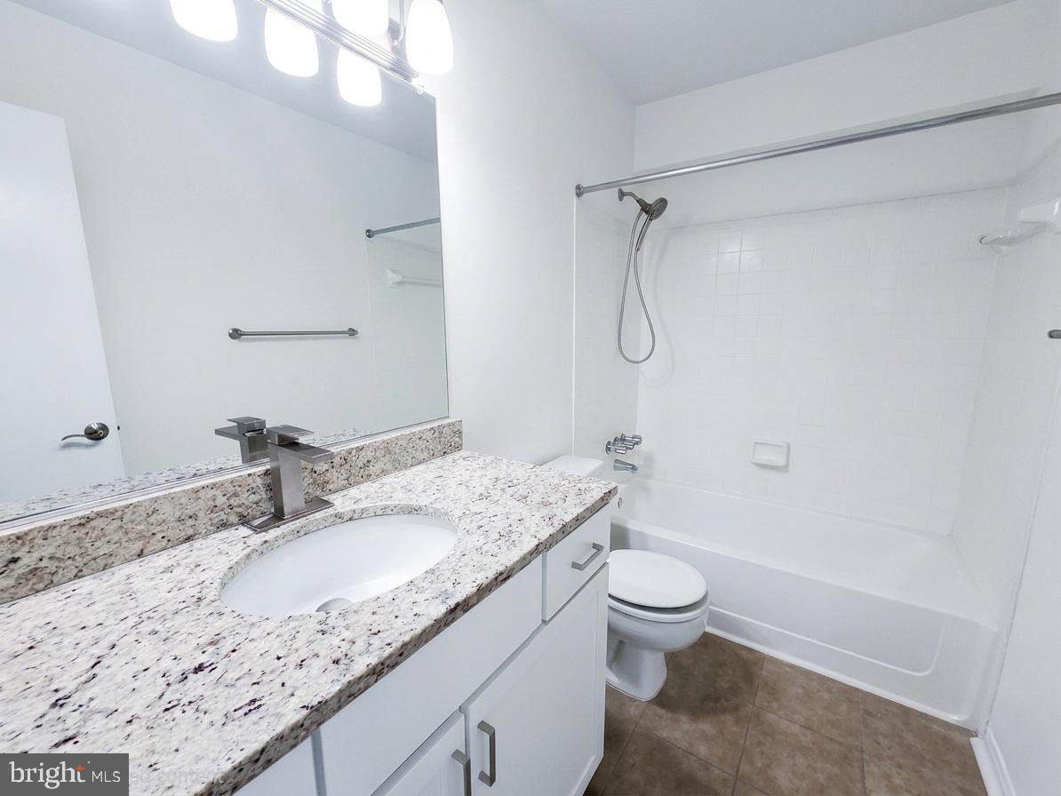 FOUR WINDS AT OAKTON - Residential