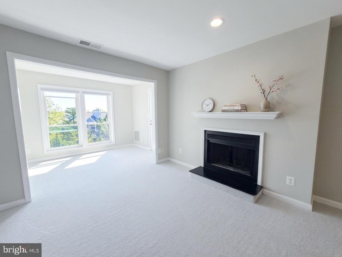 FOUR WINDS AT OAKTON - Residential