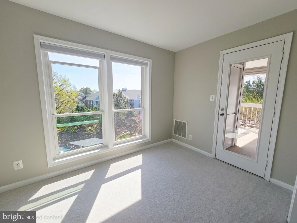 FOUR WINDS AT OAKTON - Residential