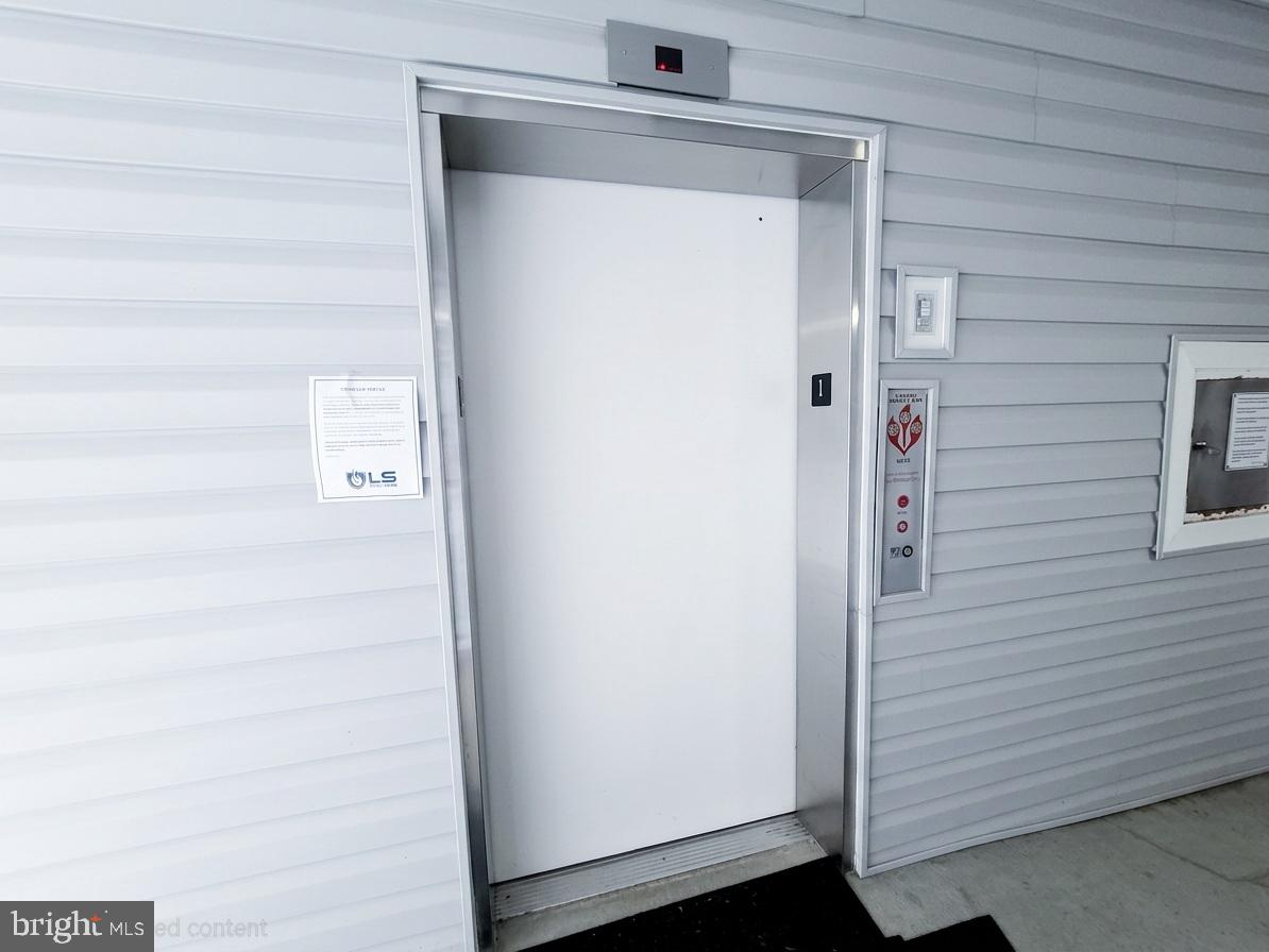 FOUR WINDS AT OAKTON - Residential