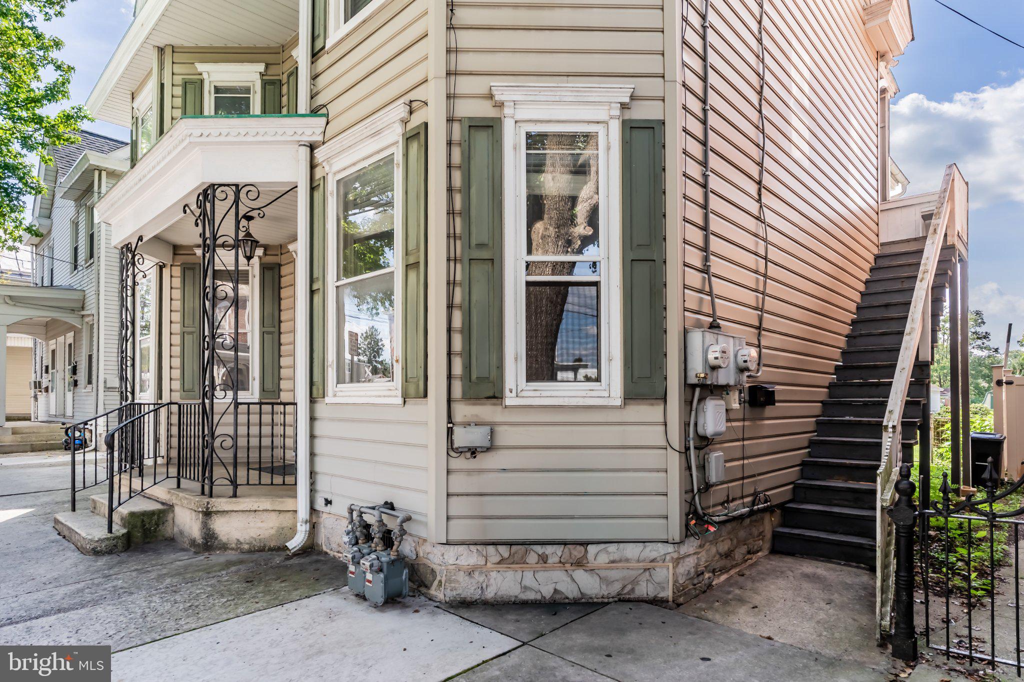 214 N COLLEGE STREET