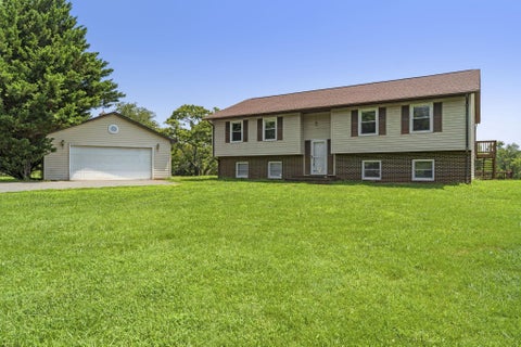 Photo of 7913 Sir Topas Drive, WARRENTON, VA 20186 (MLS # VAFQ2023440)
