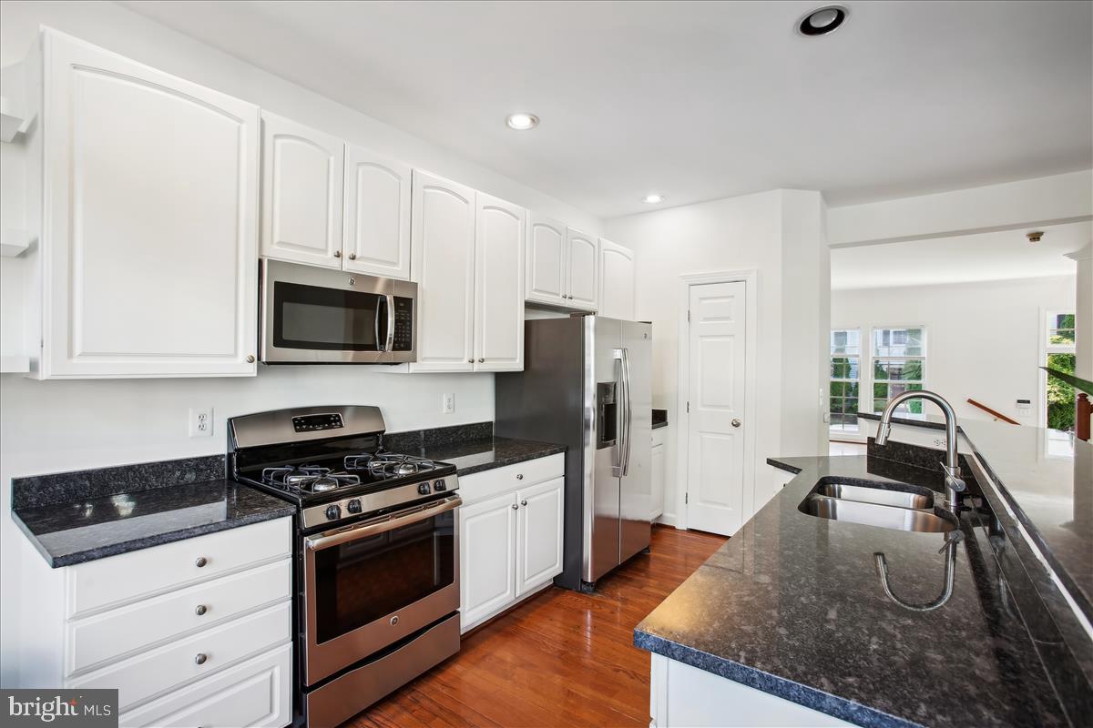 SUMMERS GROVE - Residential Lease