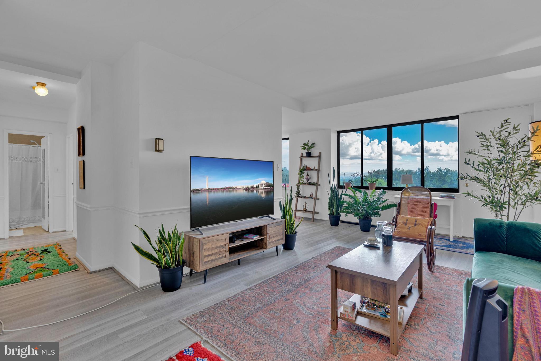 4390 LORCOM LANE 805
