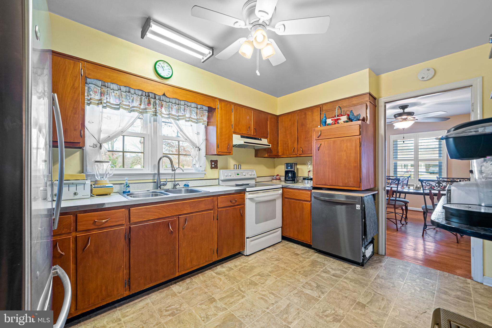 WARRLINDA VILLAGE - Residential