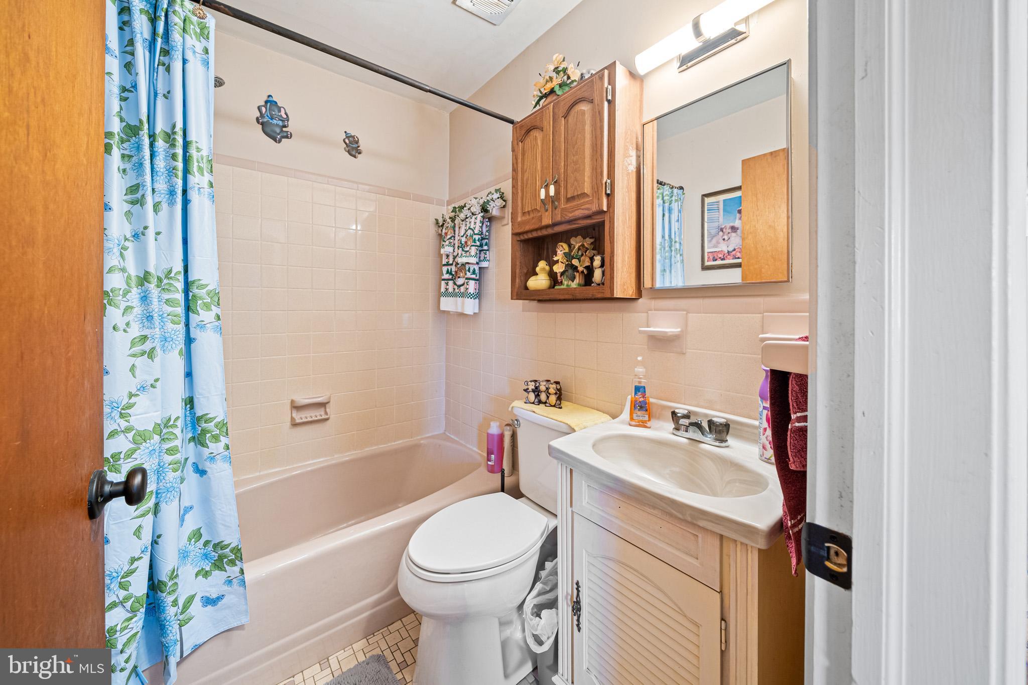 WARRLINDA VILLAGE - Residential