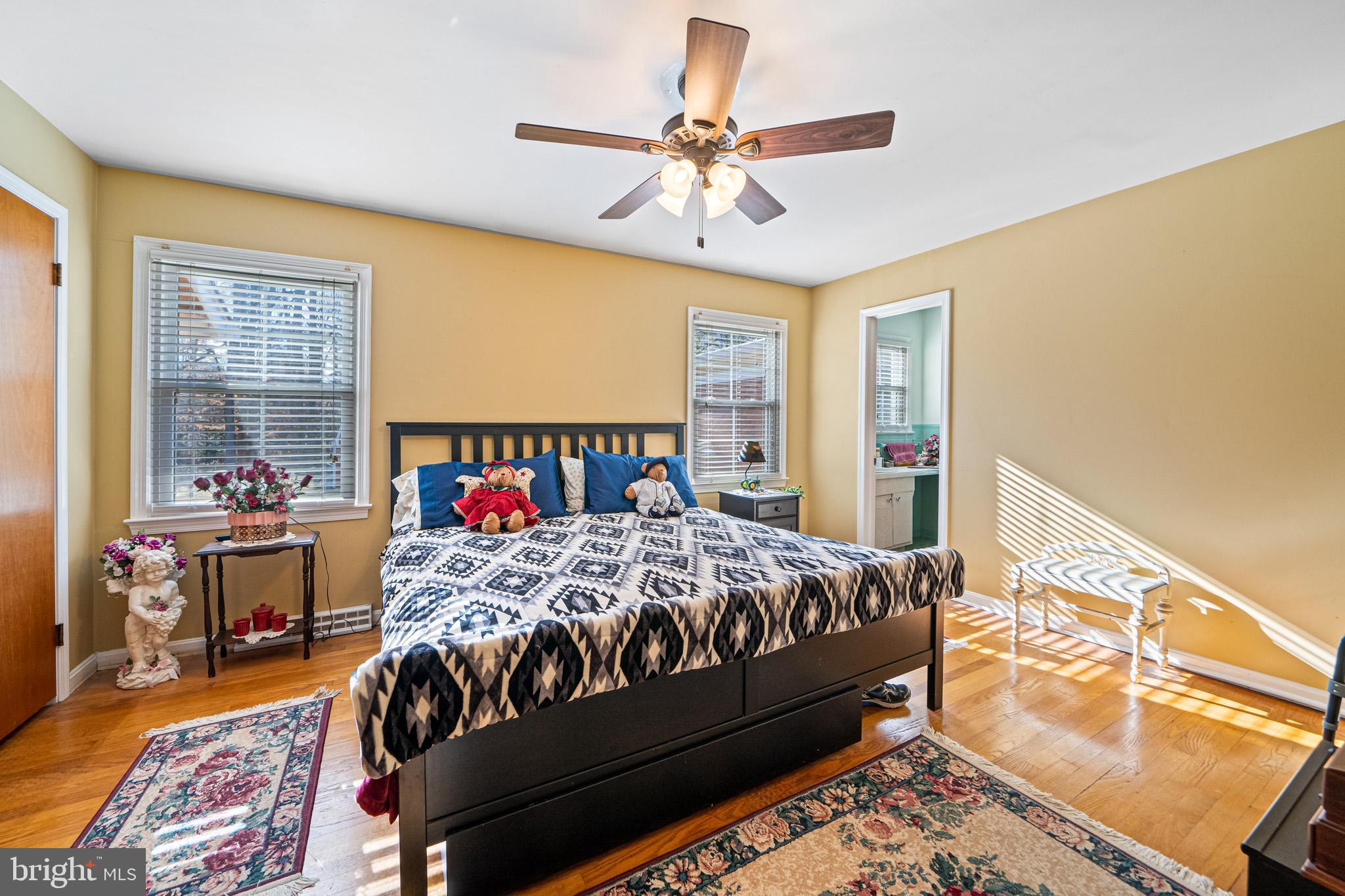 WARRLINDA VILLAGE - Residential