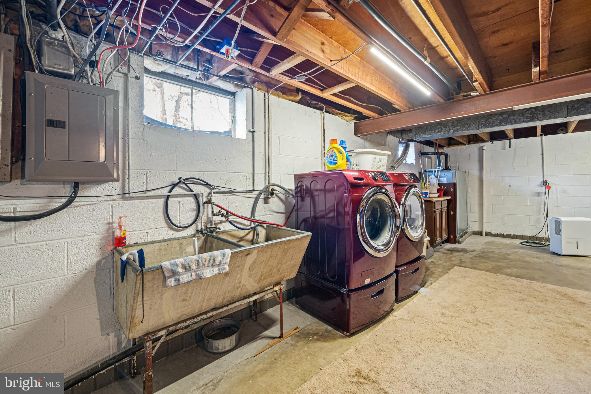 WARRLINDA VILLAGE - Residential