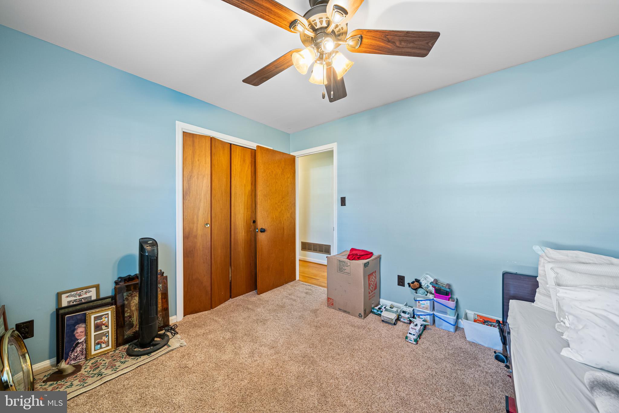 WARRLINDA VILLAGE - Residential