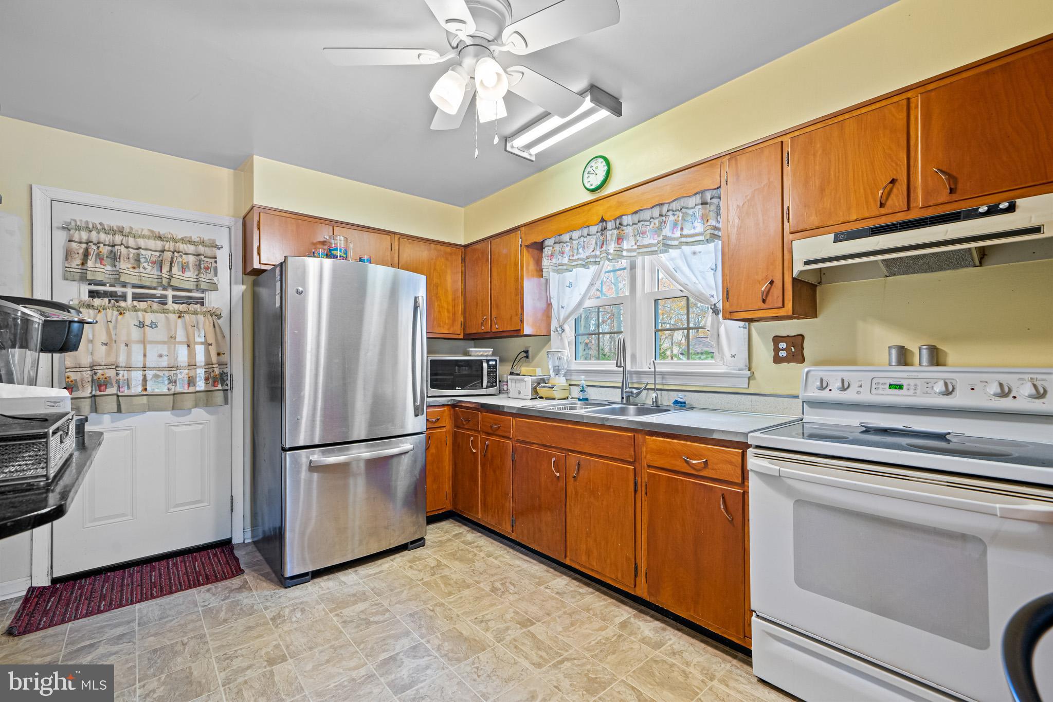 WARRLINDA VILLAGE - Residential