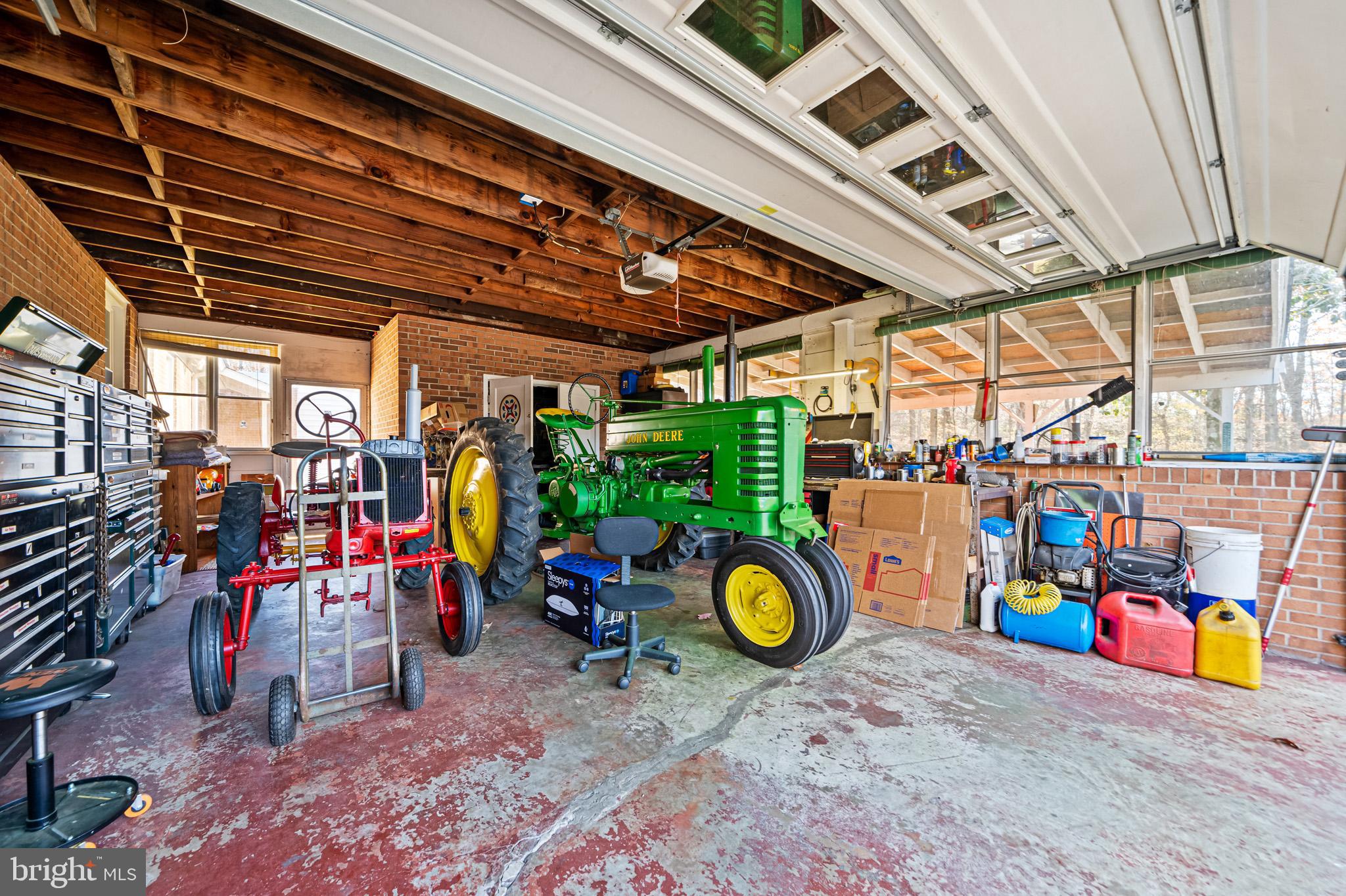 WARRLINDA VILLAGE - Residential