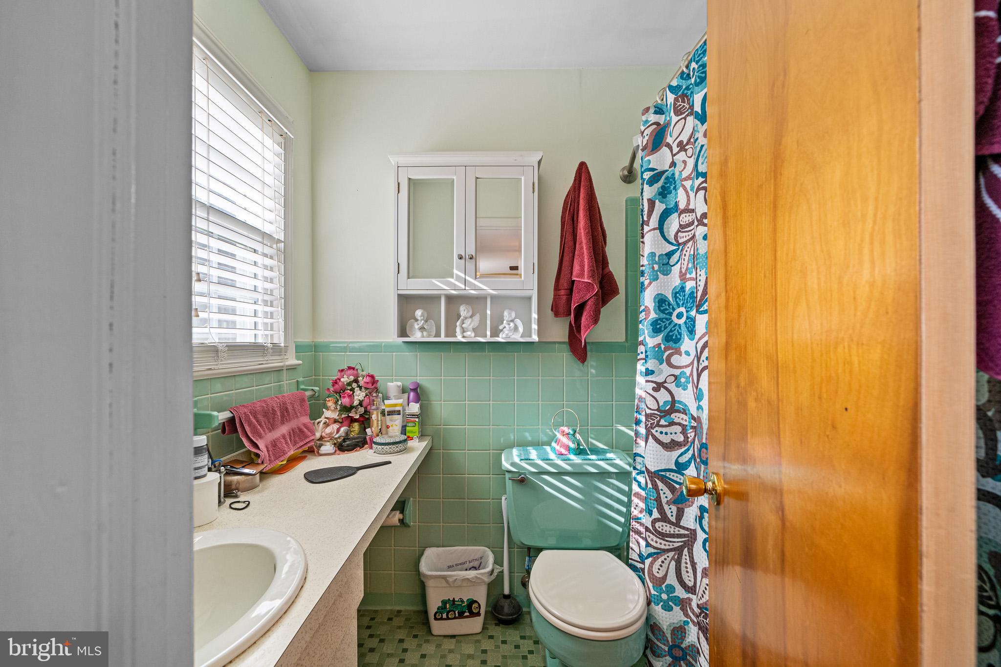 WARRLINDA VILLAGE - Residential