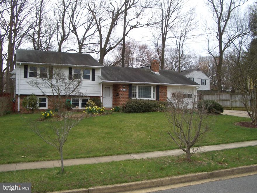Fabulous detached home w/garage located right off of Braddock Road, half mile to Beltway!!. Mature treed lot. 3 BR 3BA on 3 levels. Parquet floors, sun room, rec room, living room w/fireplace. Well maintained, neutral throughout, updated appliances. Lots of storage in basement. Across the street from Audrey Moore Rec Center and Wakefield Park. Minutes to Lake Accotink!! Large yard w/covered patio. Checks made out to Wilkinson PM.   $40 per applicant.