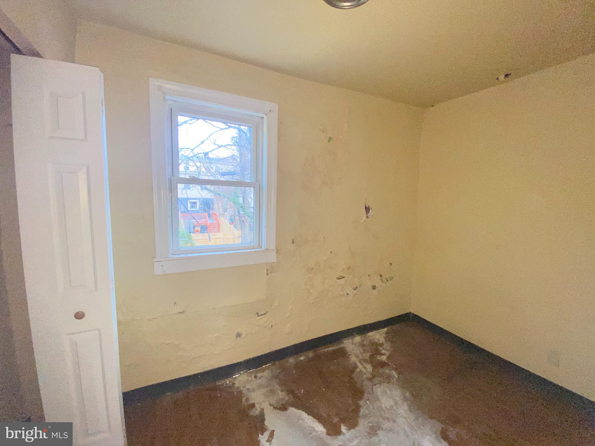 HOLLINS MARKET - Residential