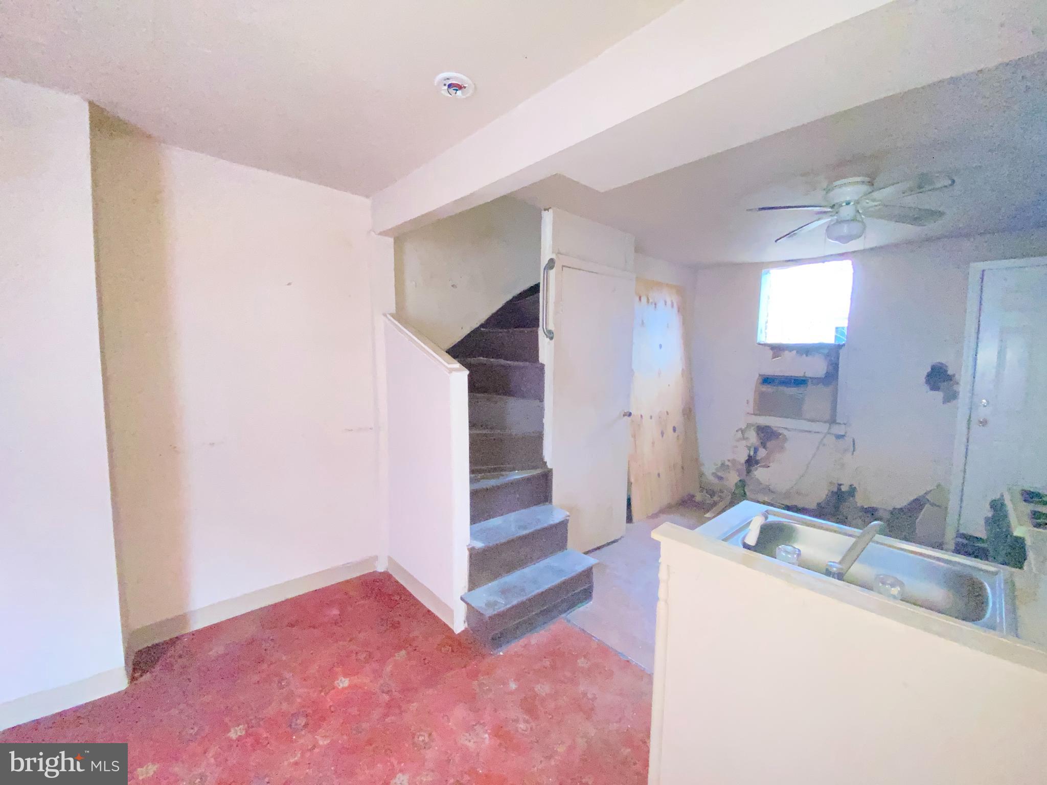 HOLLINS MARKET - Residential