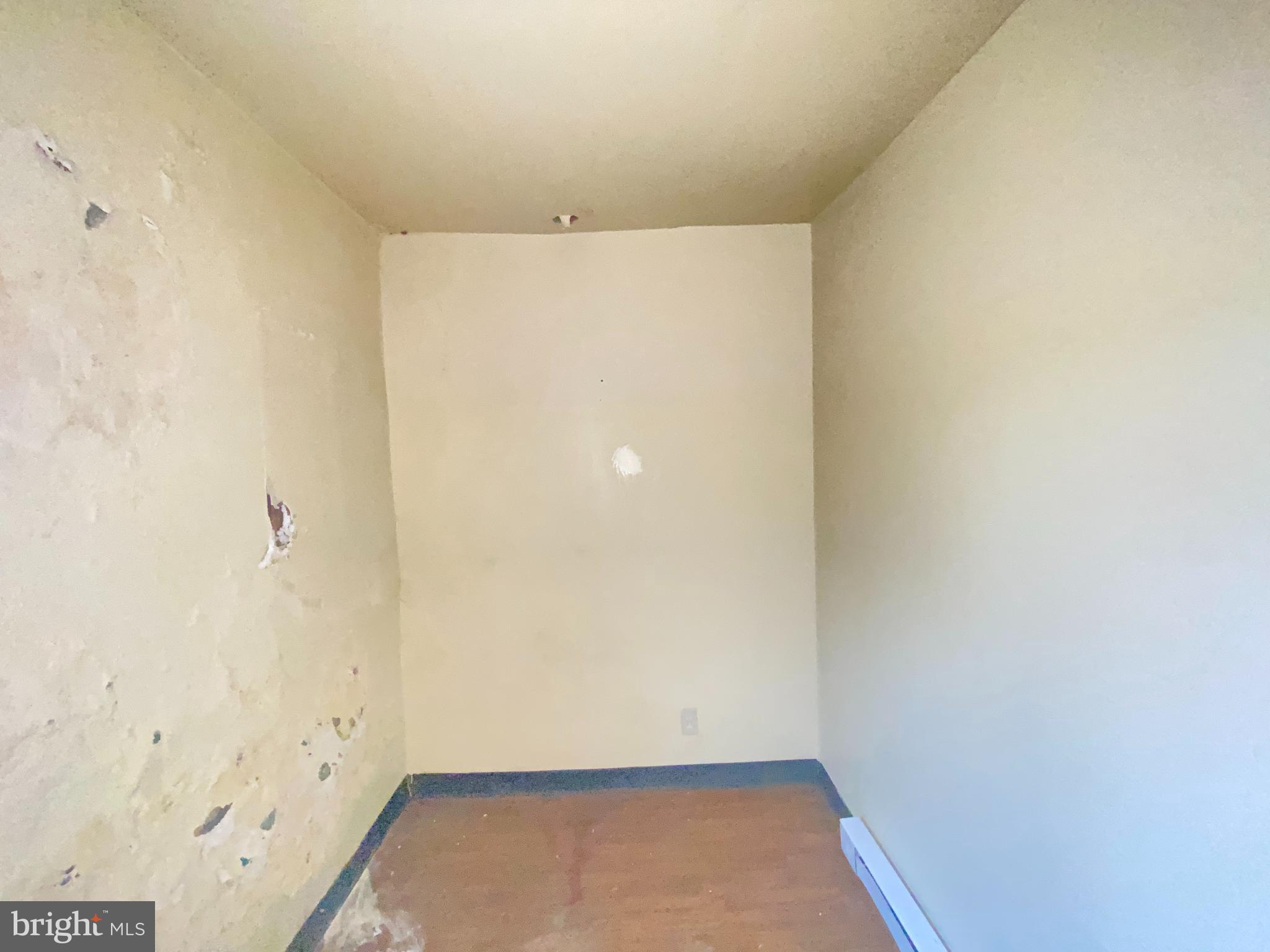 HOLLINS MARKET - Residential