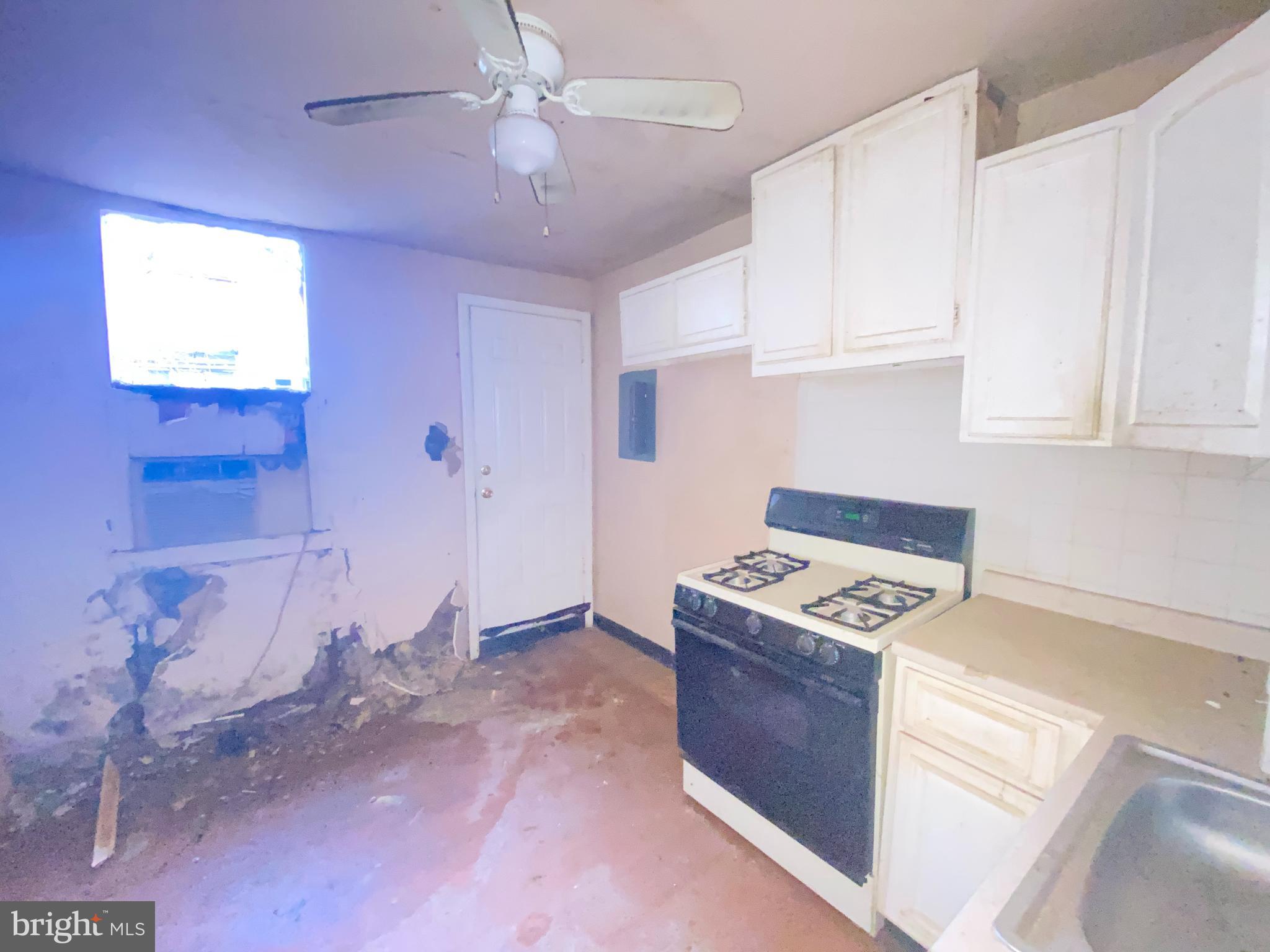 HOLLINS MARKET - Residential