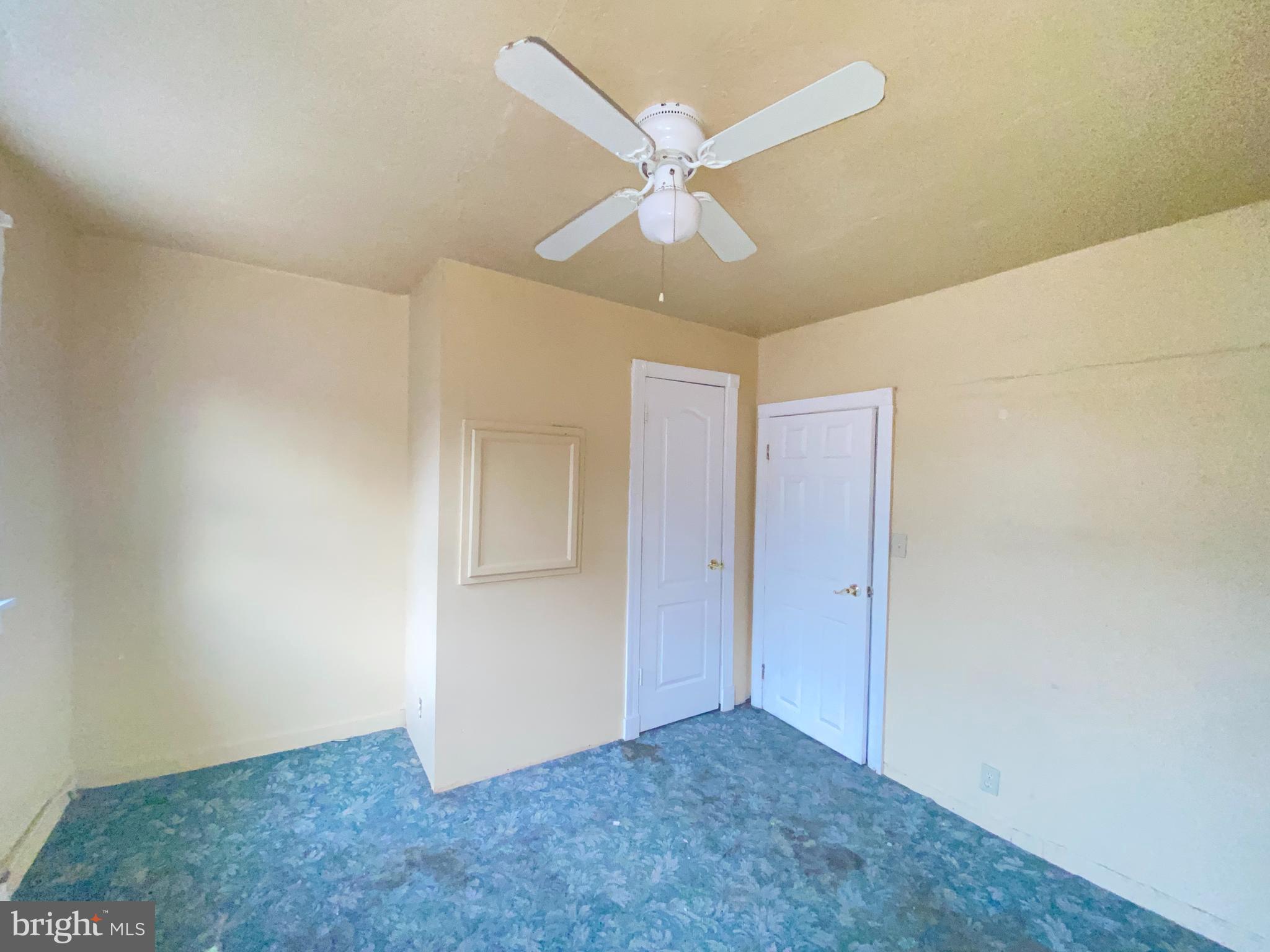 HOLLINS MARKET - Residential