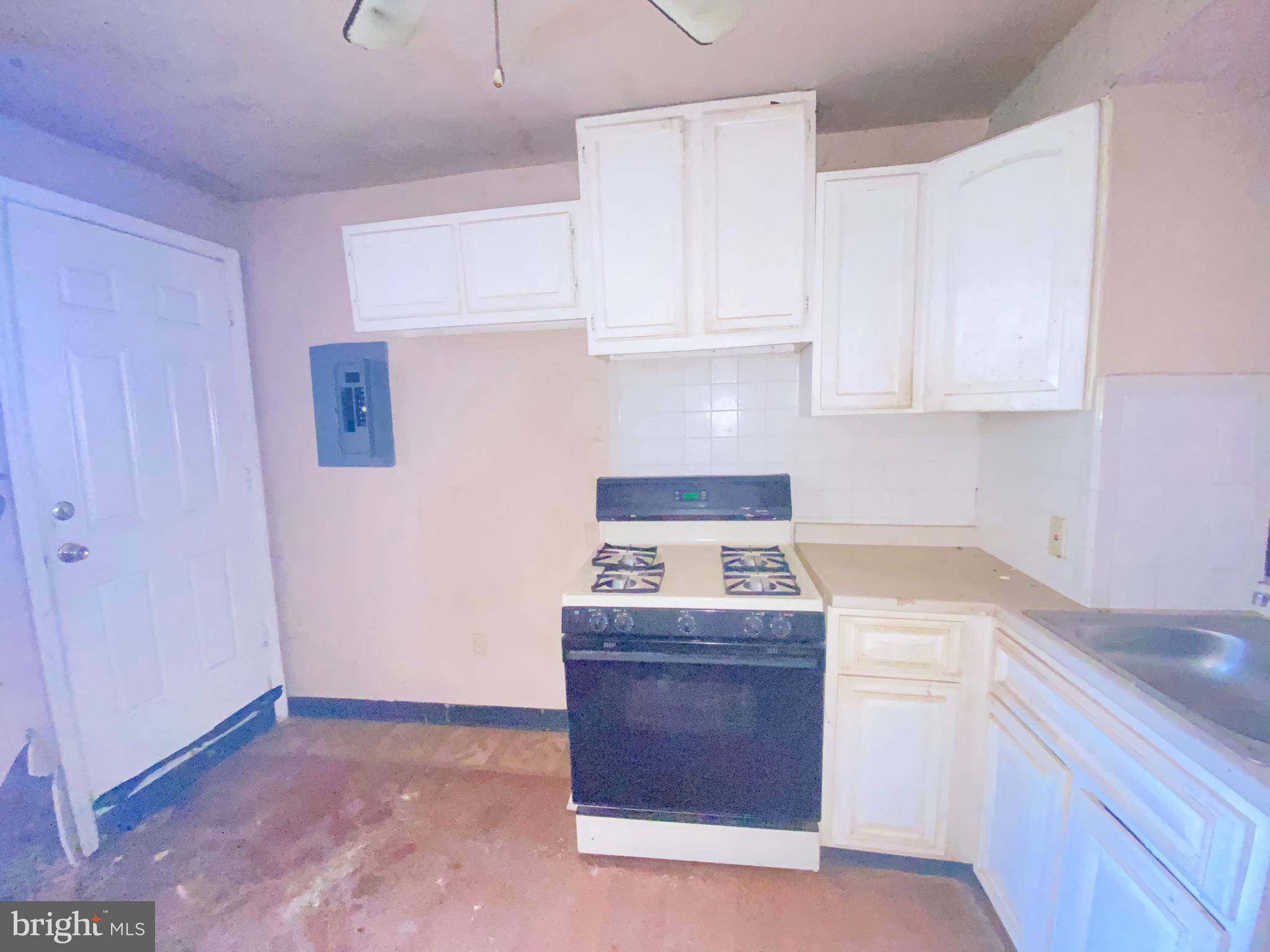 HOLLINS MARKET - Residential