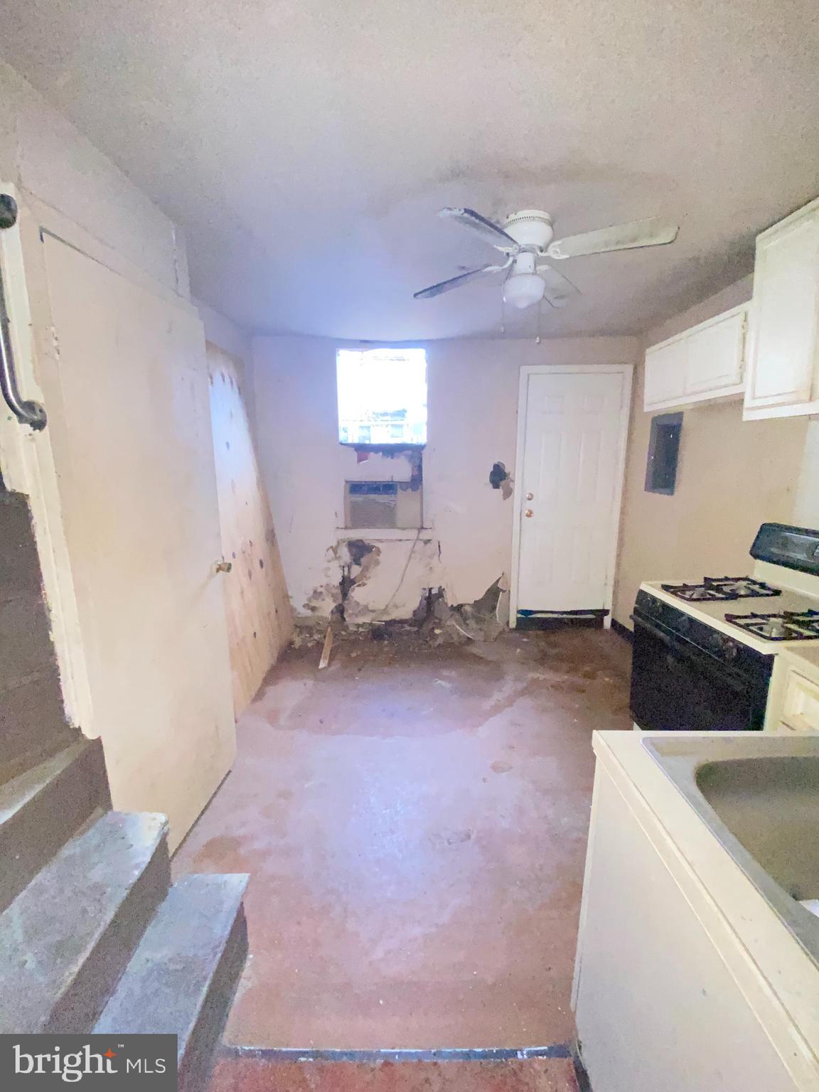 HOLLINS MARKET - Residential