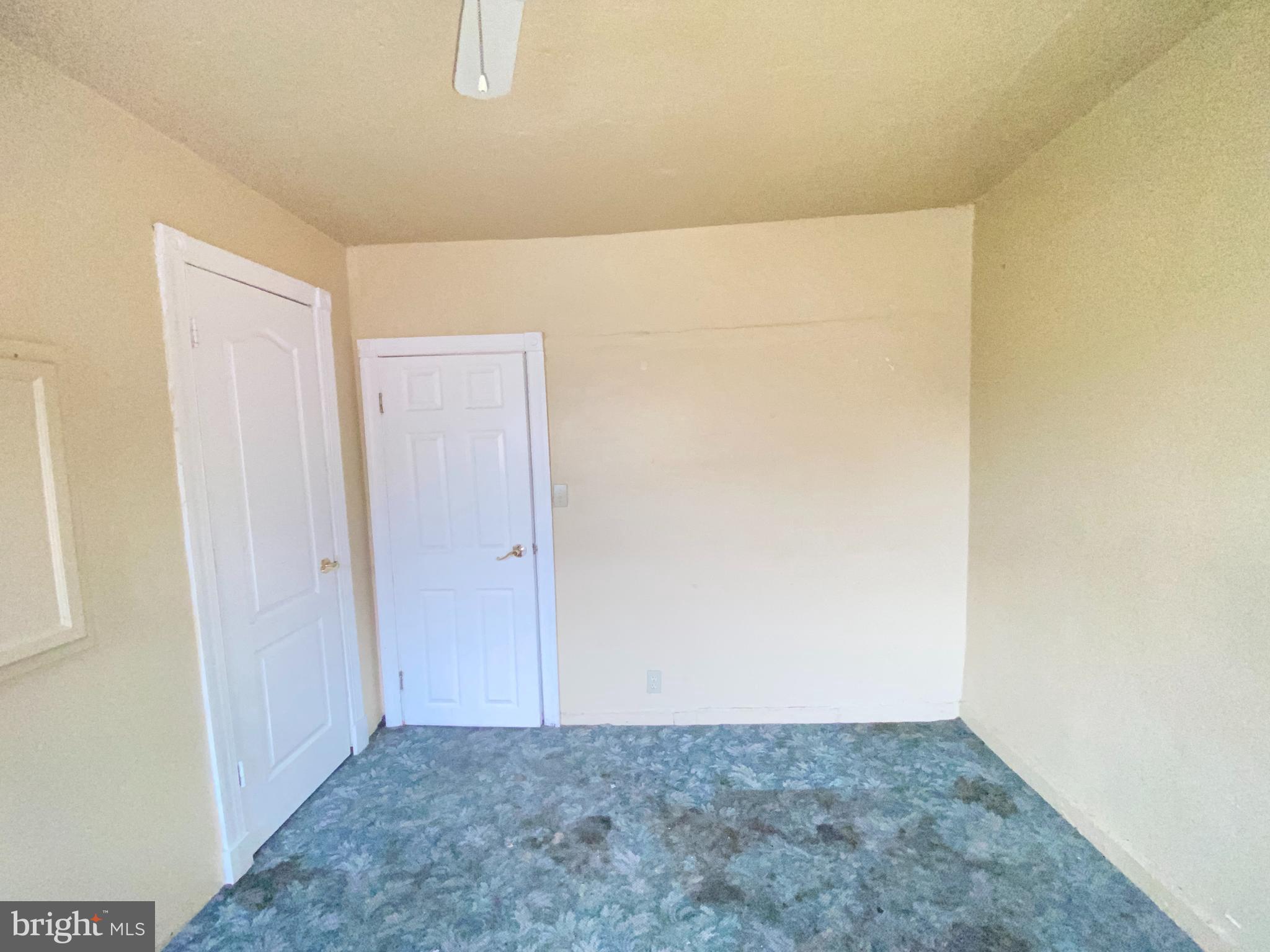 HOLLINS MARKET - Residential