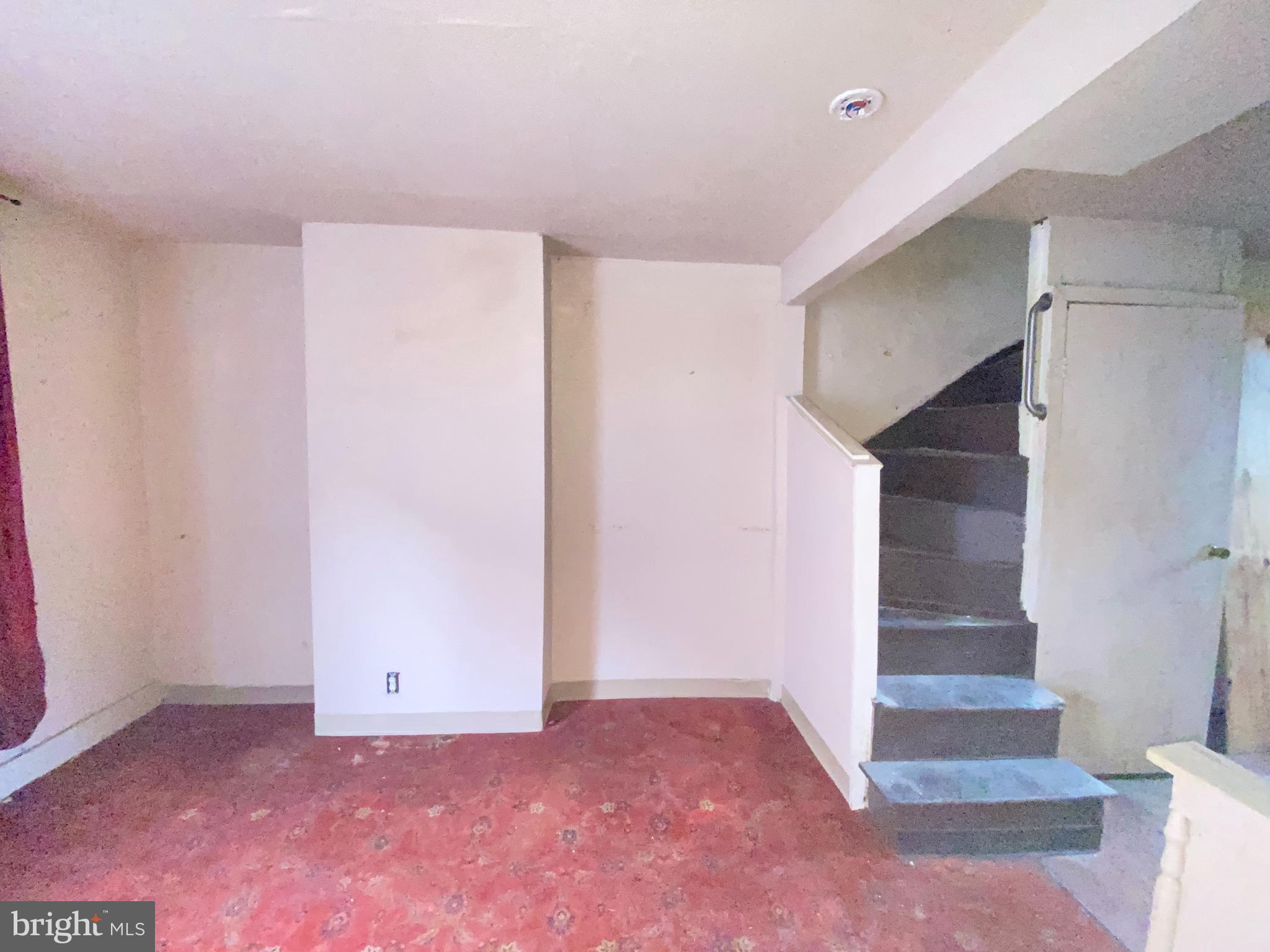 HOLLINS MARKET - Residential