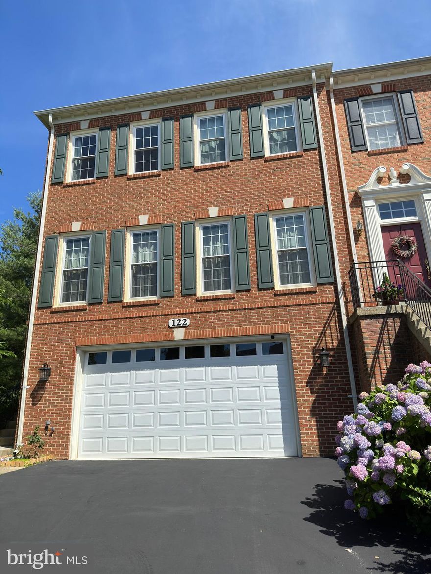 Stunning townhome in Quince Orchard Park. A spacious three level end unit with 4 bedrooms and 3 1/2 baths townhome with a two car garage and gas fireplace. All three levels bump out. Master bedroom with an adjoining seating room. Ready to move in. Great location with great schools!