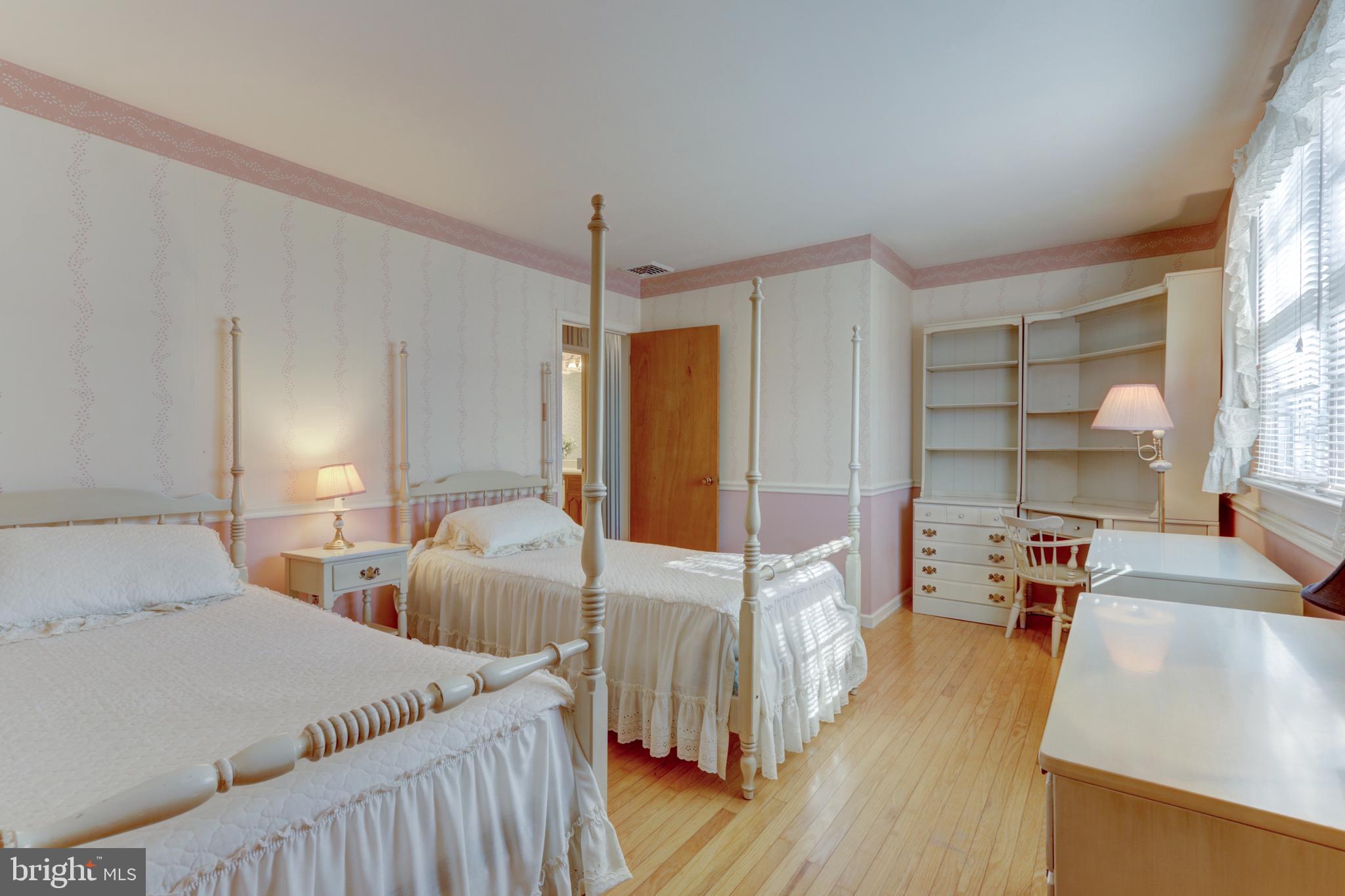 TOWER HILL - Residential