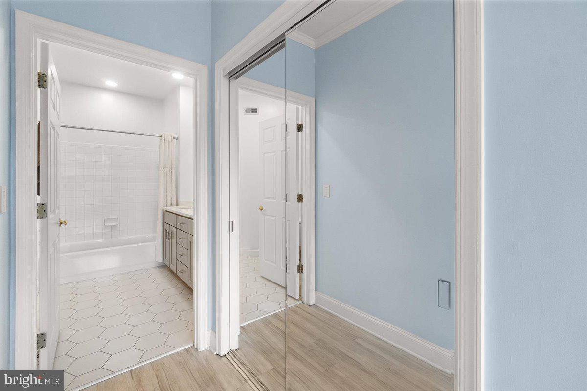 KENTLANDS - Residential