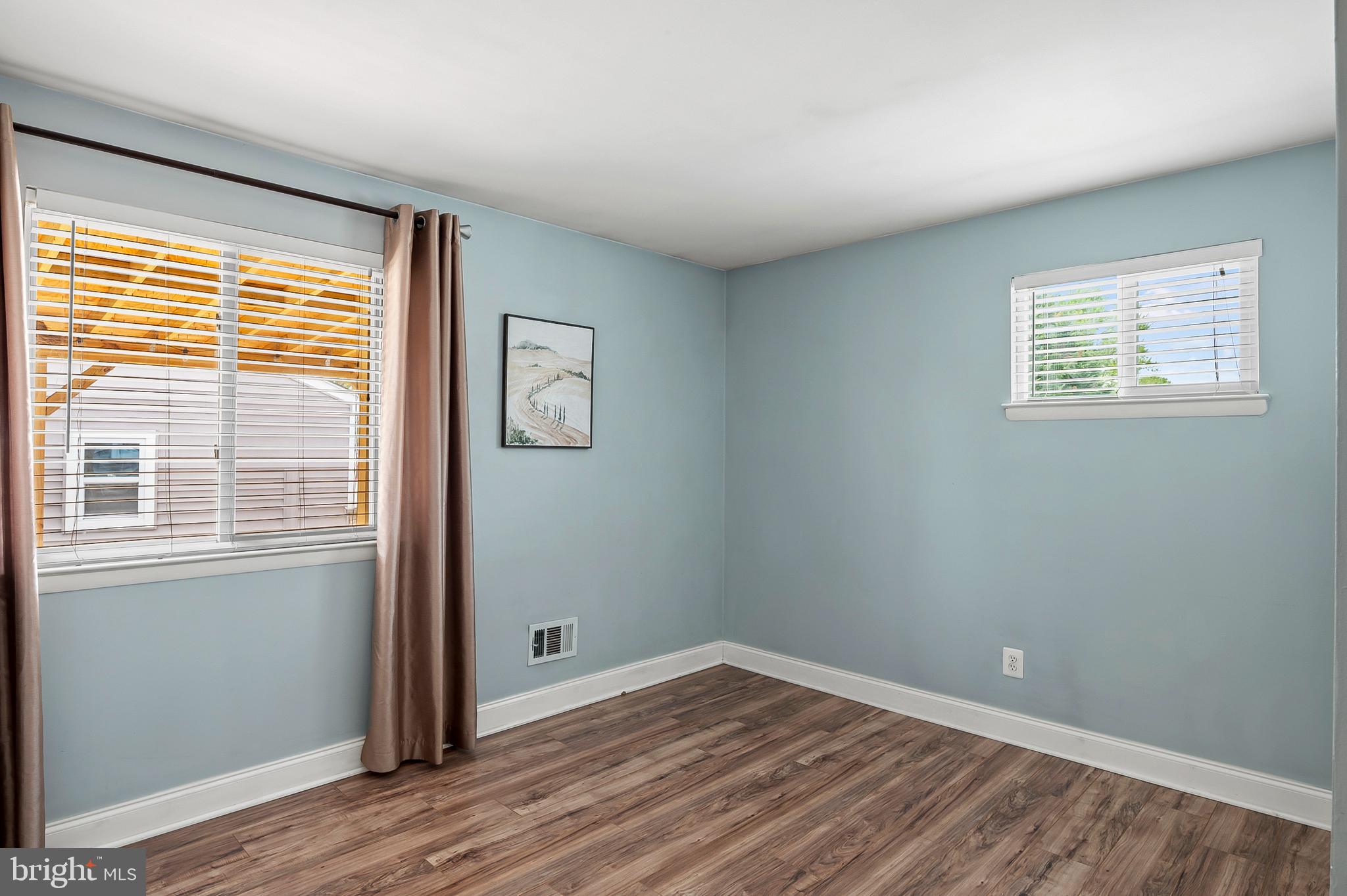 QUEENS PARK - Residential