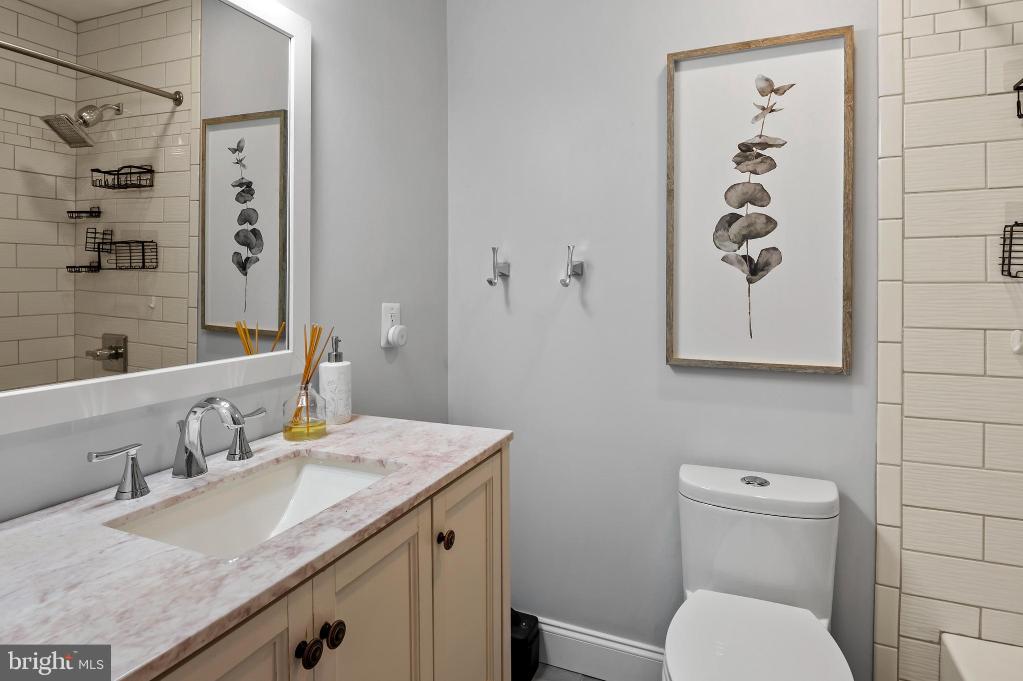 QUEENS PARK - Residential