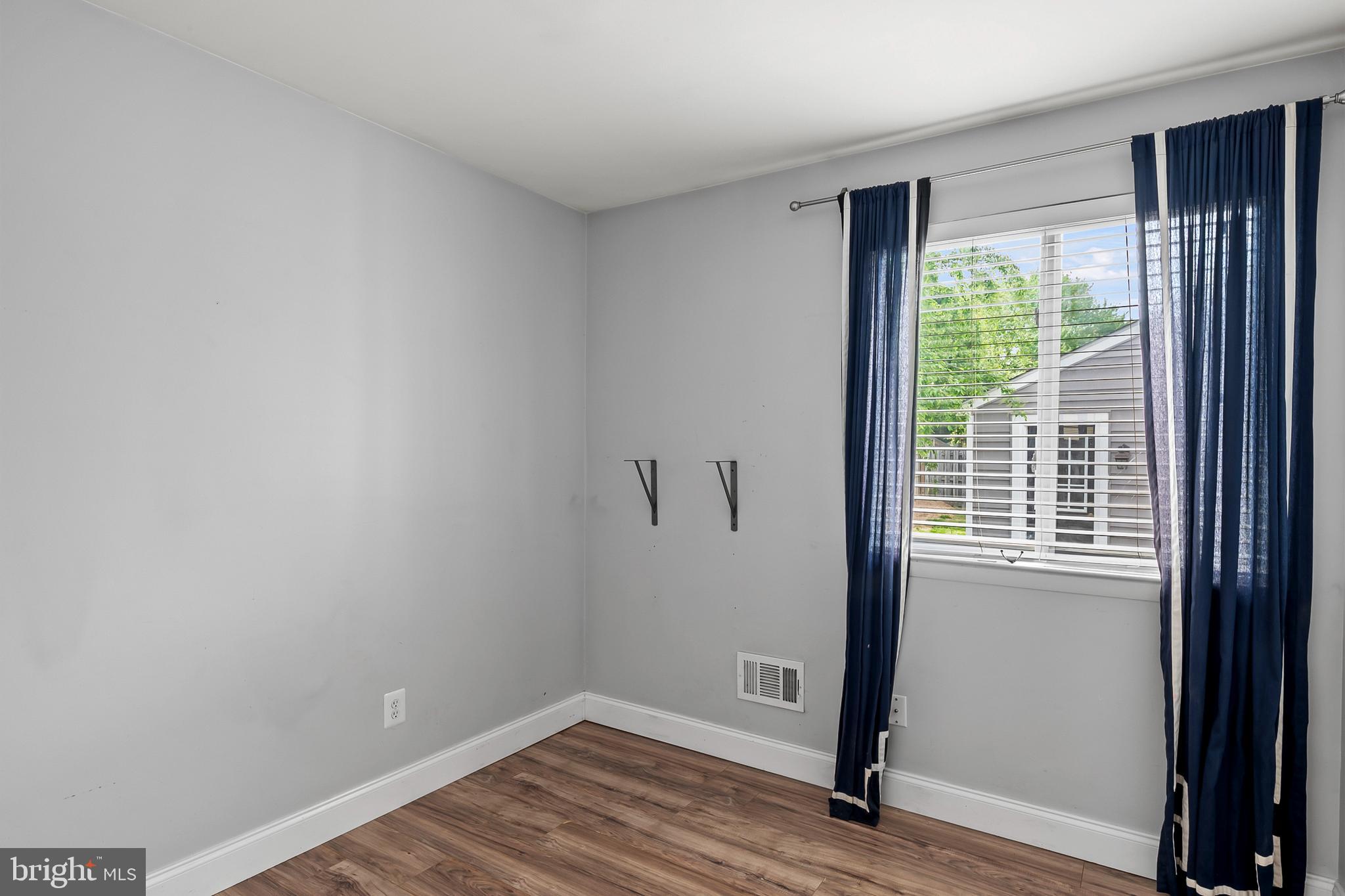 QUEENS PARK - Residential