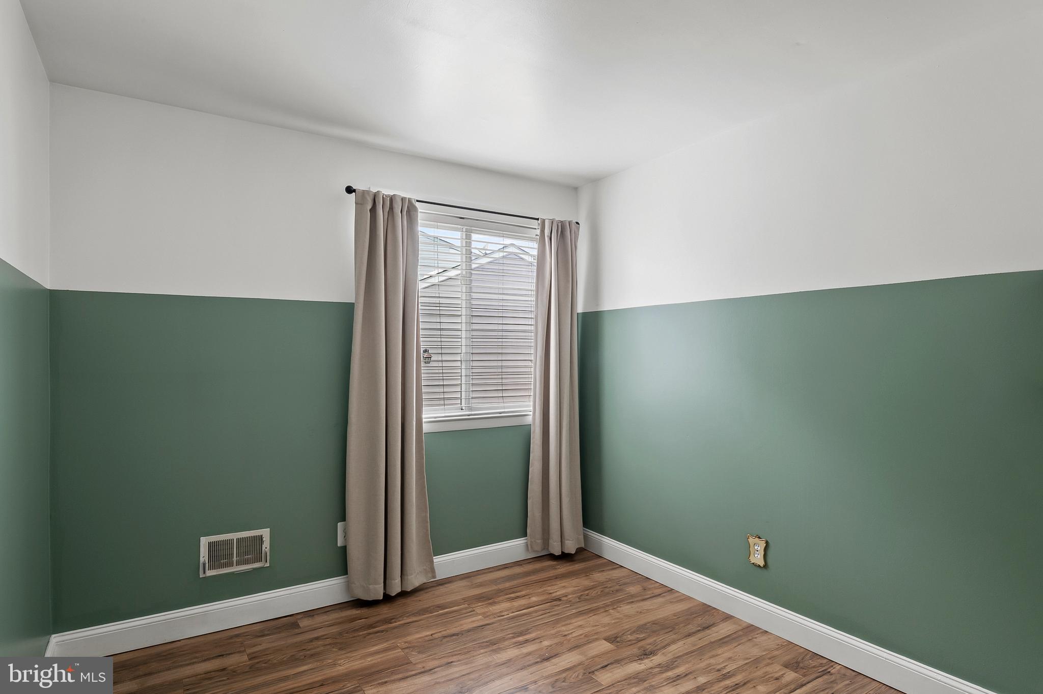 QUEENS PARK - Residential