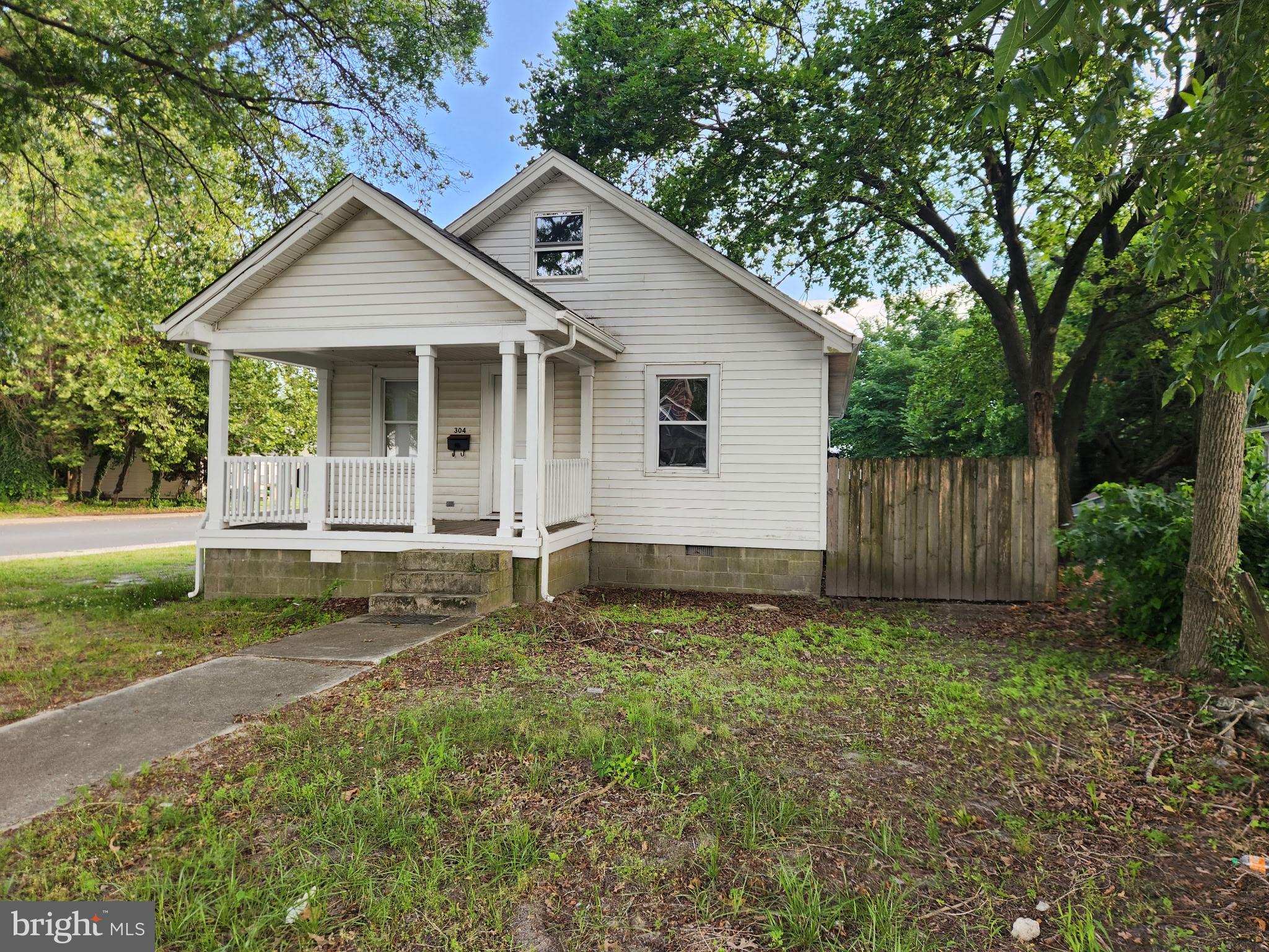 304 E LINCOLN AVENUE
