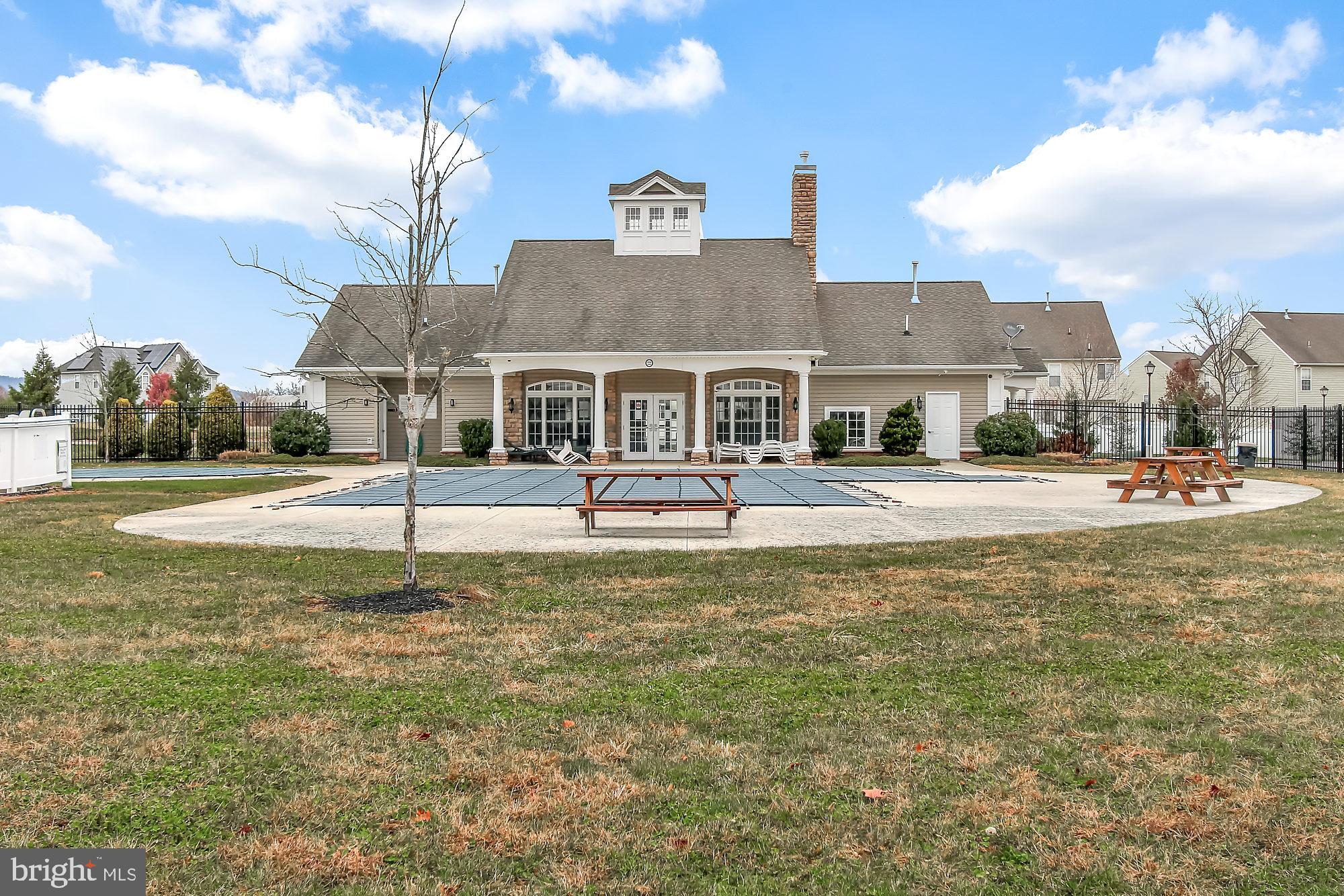 BROWNSTONE MANOR - Residential