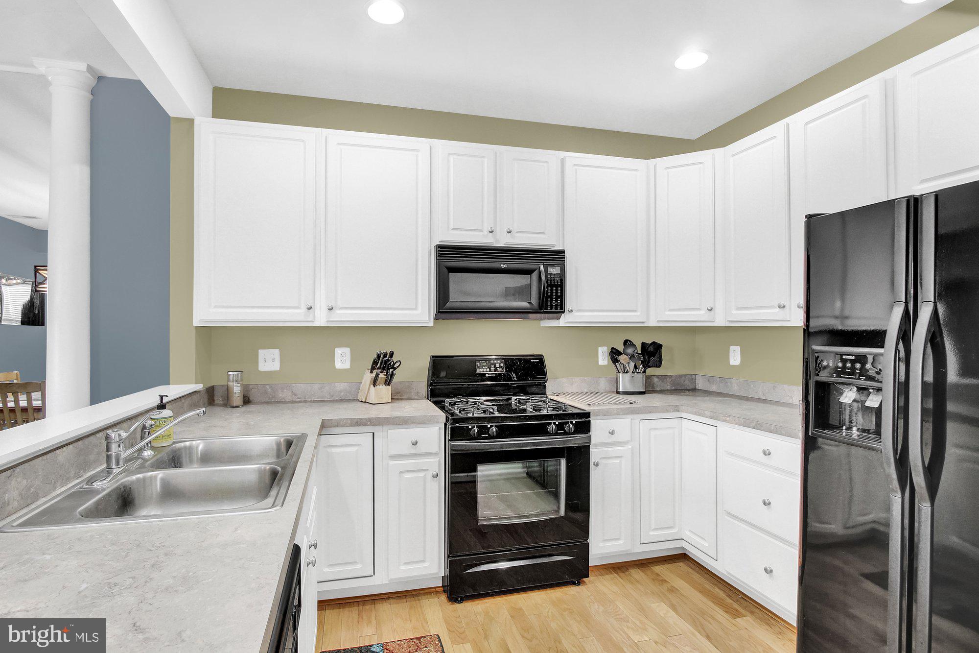 BROWNSTONE MANOR - Residential