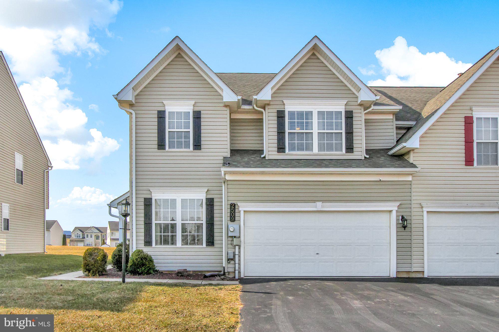 BROWNSTONE MANOR - Residential