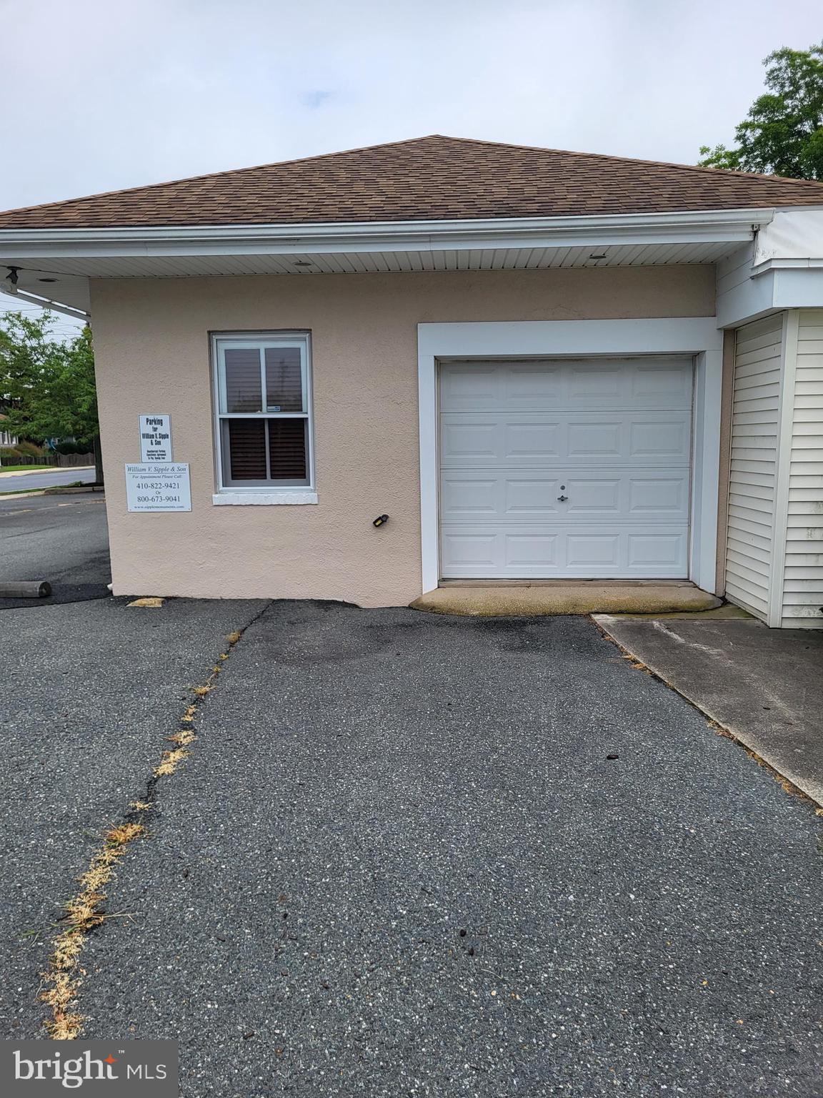 EASTON - Commercial Lease