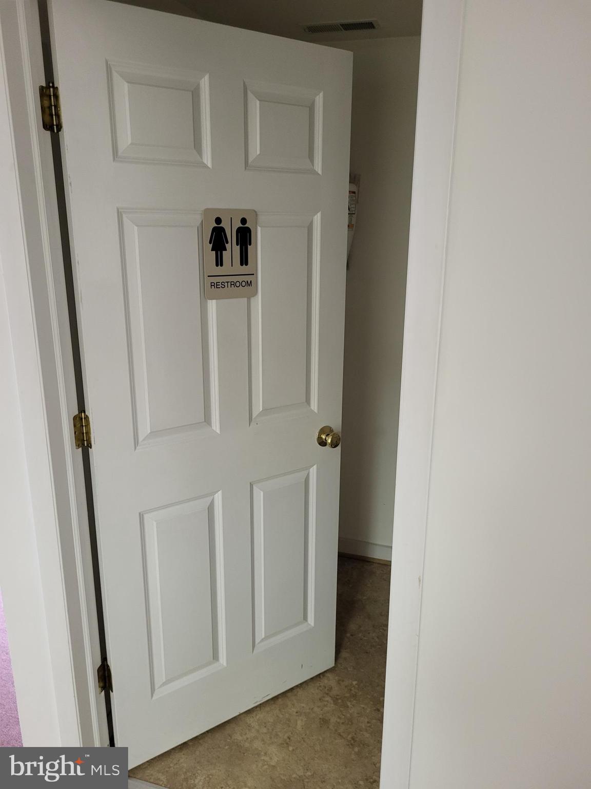 EASTON - Commercial Lease