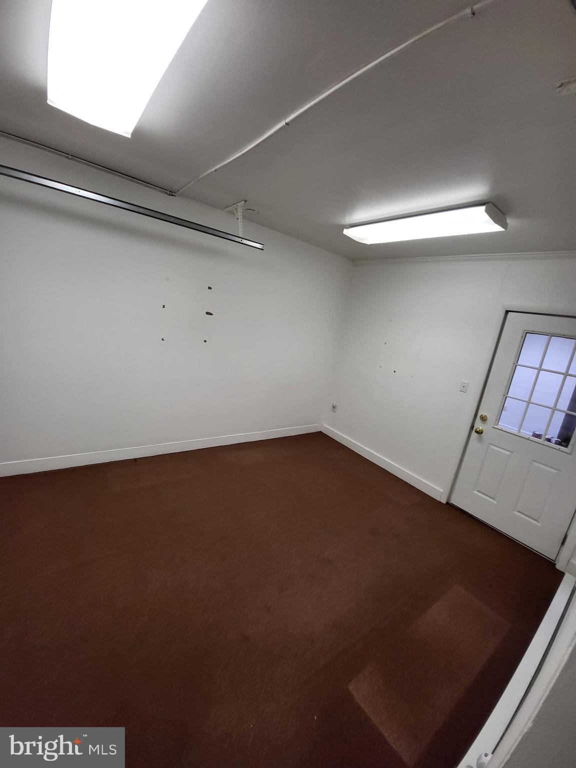 EASTON - Commercial Lease