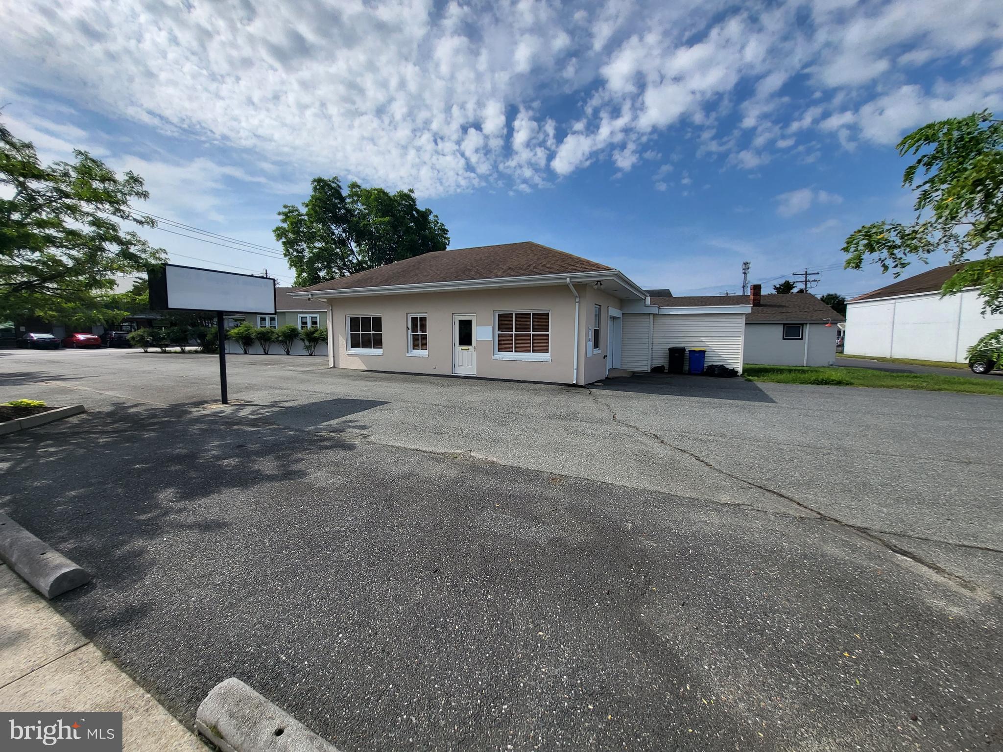 EASTON - Commercial Lease