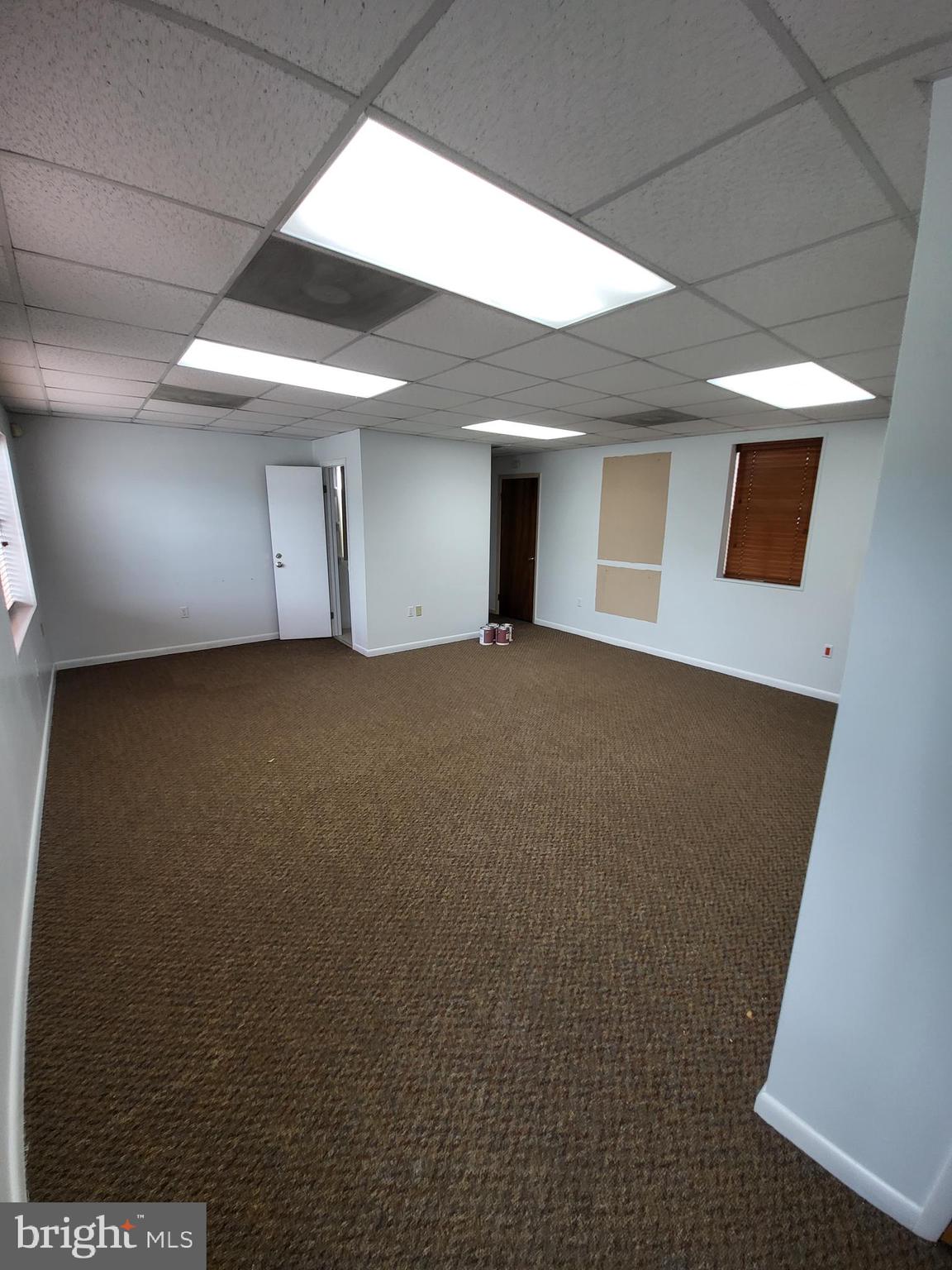 EASTON - Commercial Lease