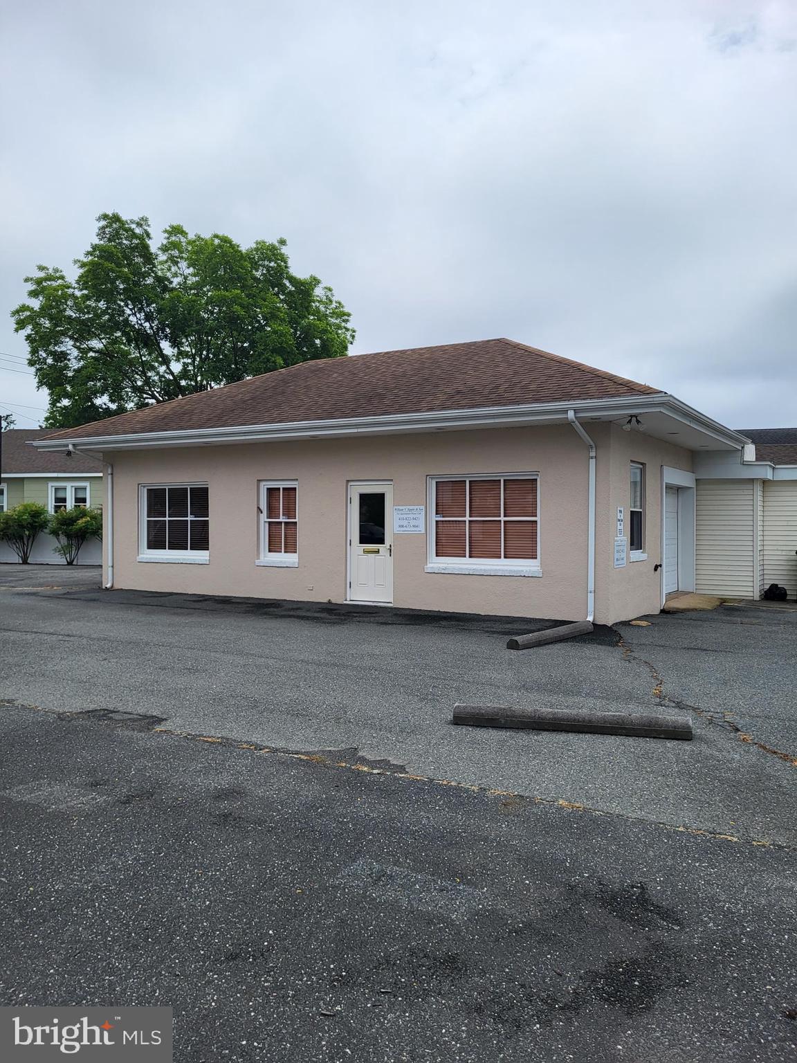 EASTON - Commercial Lease