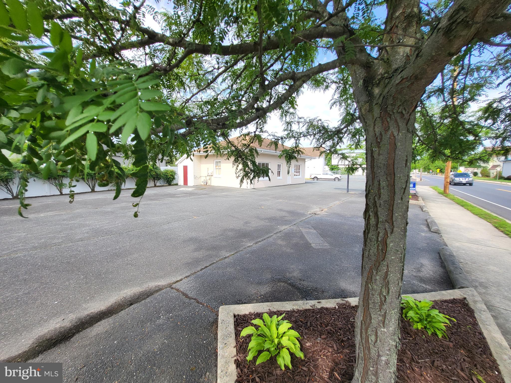 EASTON - Commercial Lease